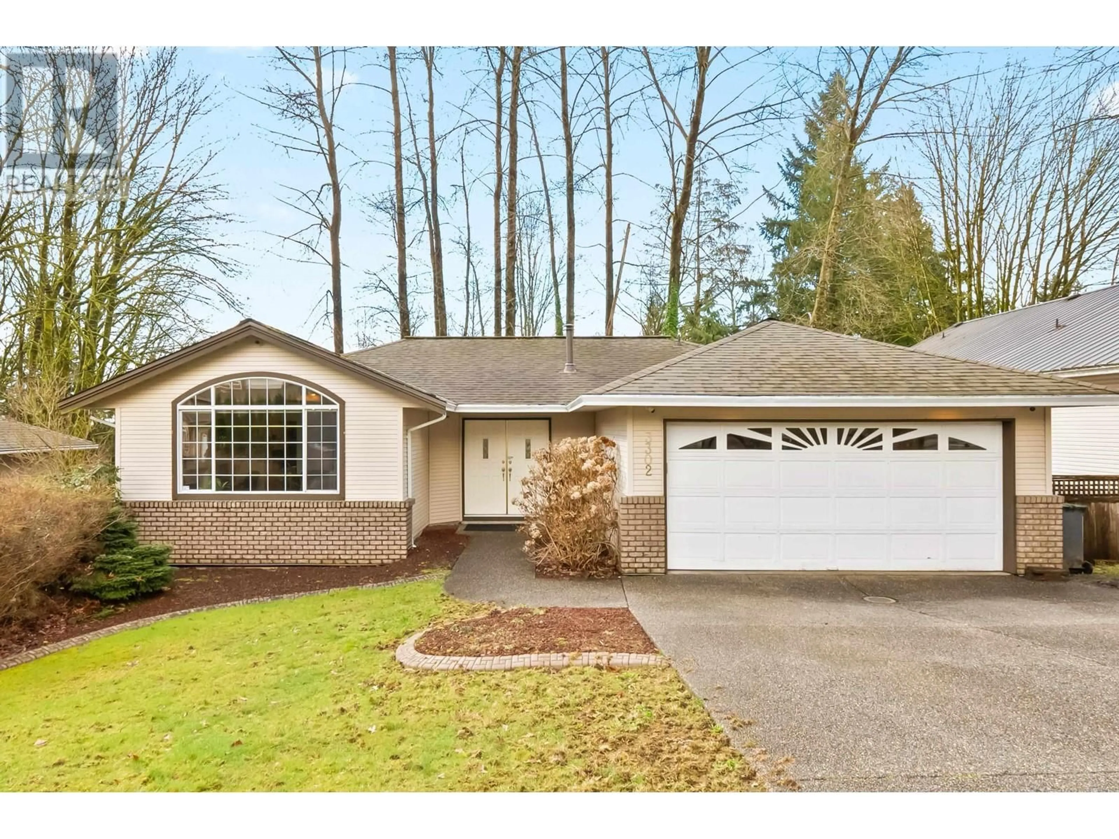 Home with vinyl exterior material, street for 3302 ROBSON DRIVE, Coquitlam British Columbia V3E2X8