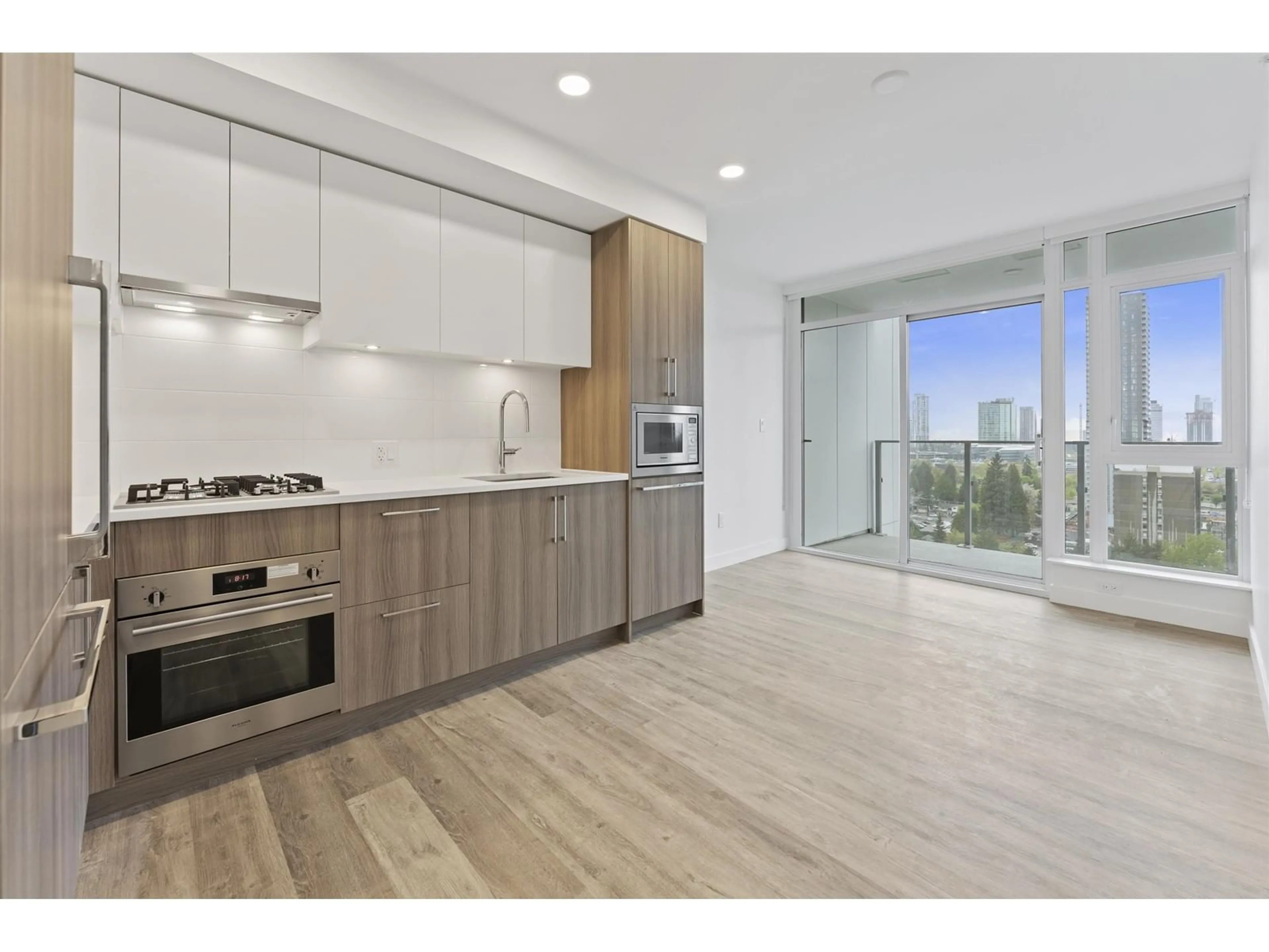 Open concept kitchen, unknown for 2205 - 9675 KING GEORGE, Surrey British Columbia V3T2V3