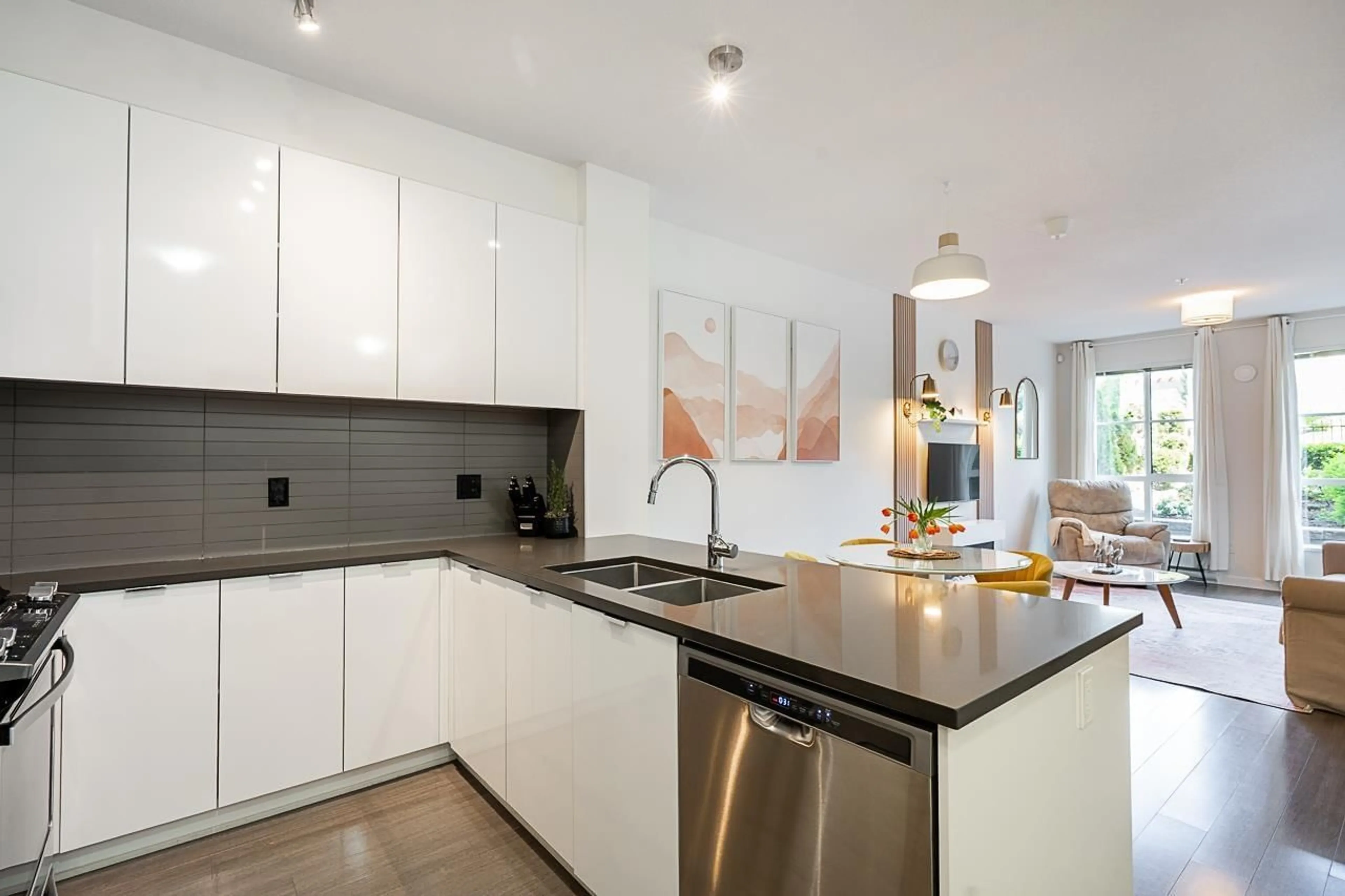 Contemporary kitchen, ceramic/tile floor for 122 - 15138 34, Surrey British Columbia V3S0L3