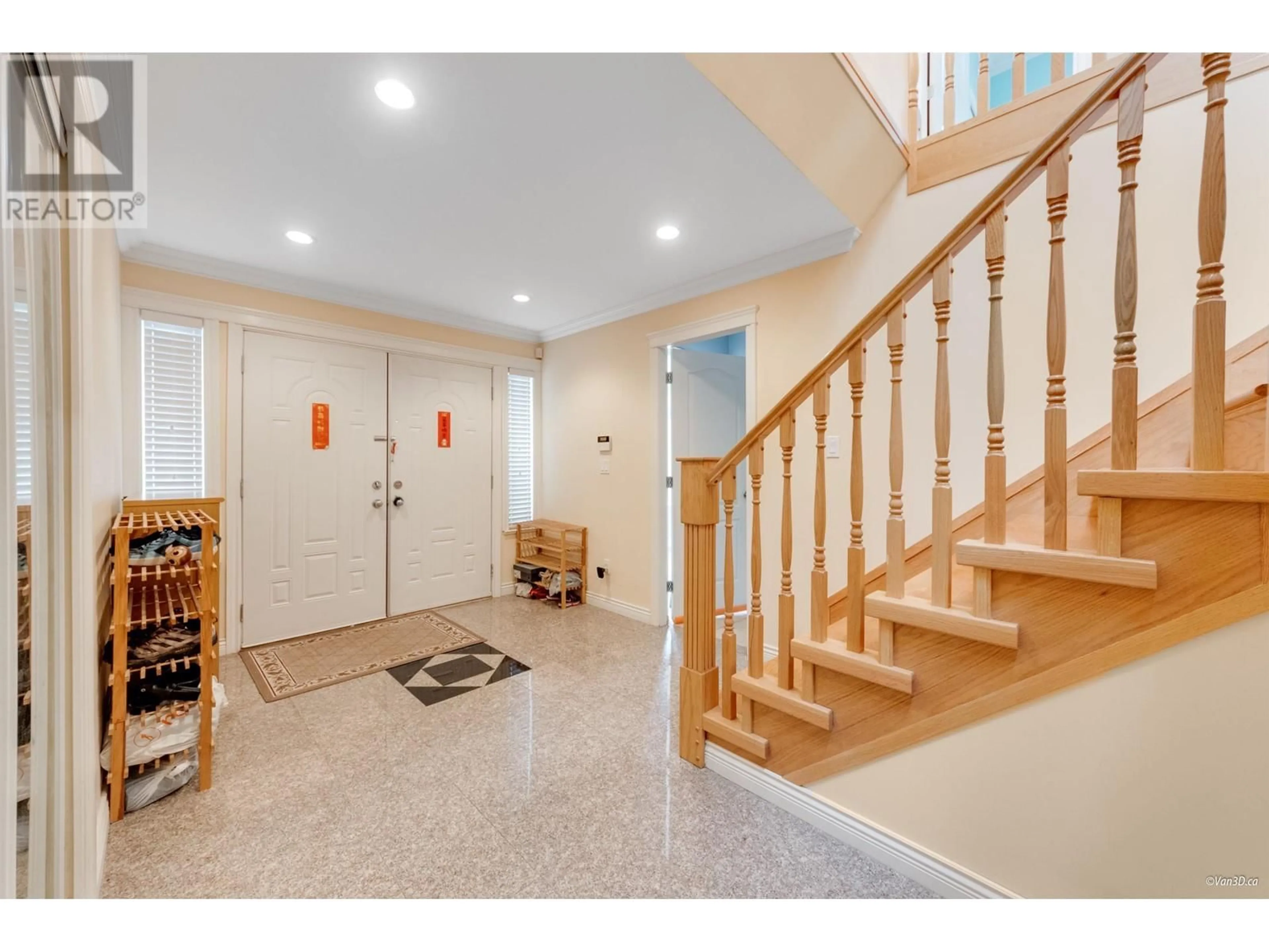 Indoor entryway for 4263 KITCHENER STREET, Burnaby British Columbia V5C3M4