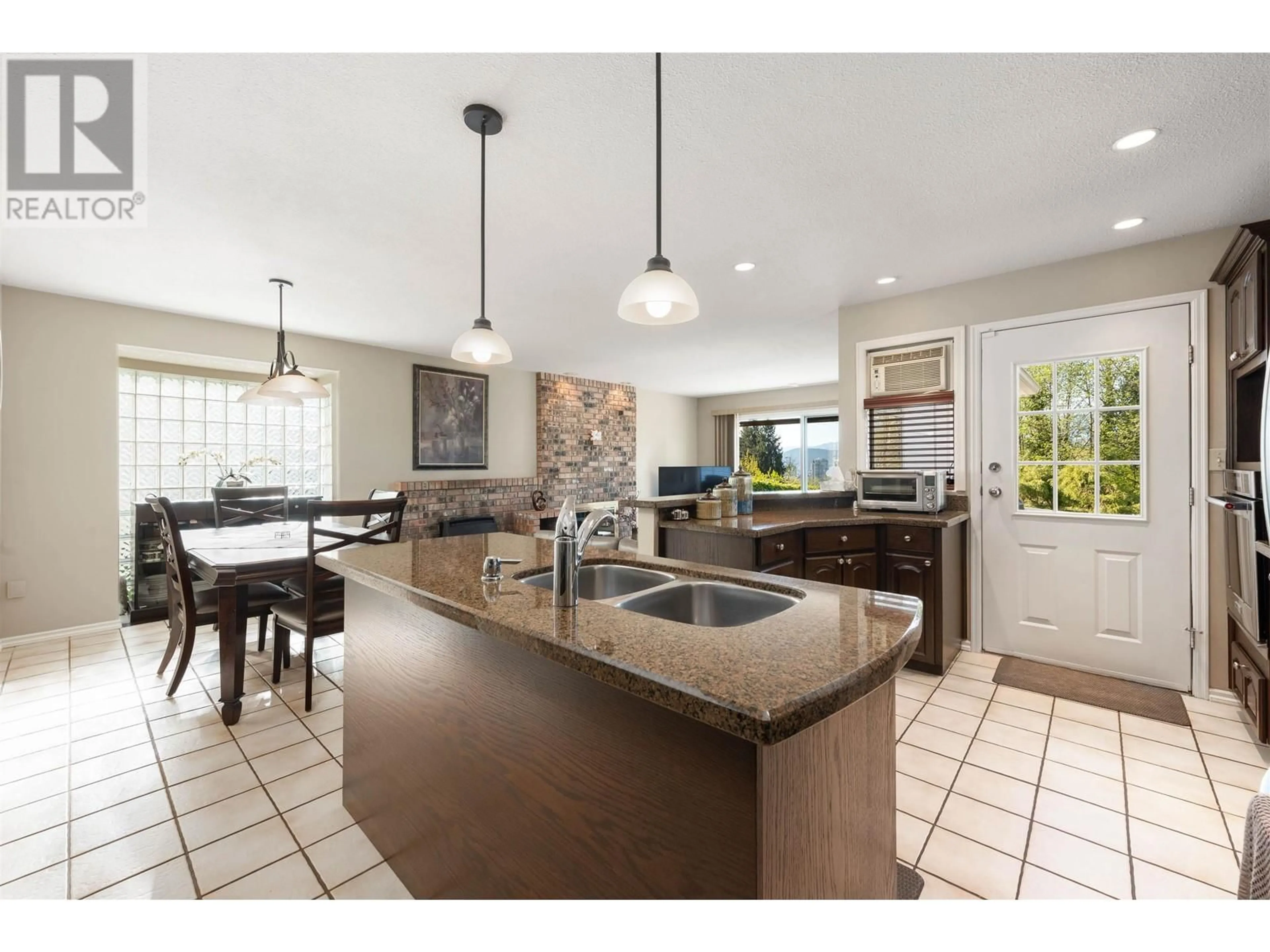 Open concept kitchen, ceramic/tile floor for 3173 LEEWARD COURT, Coquitlam British Columbia V3C5A9
