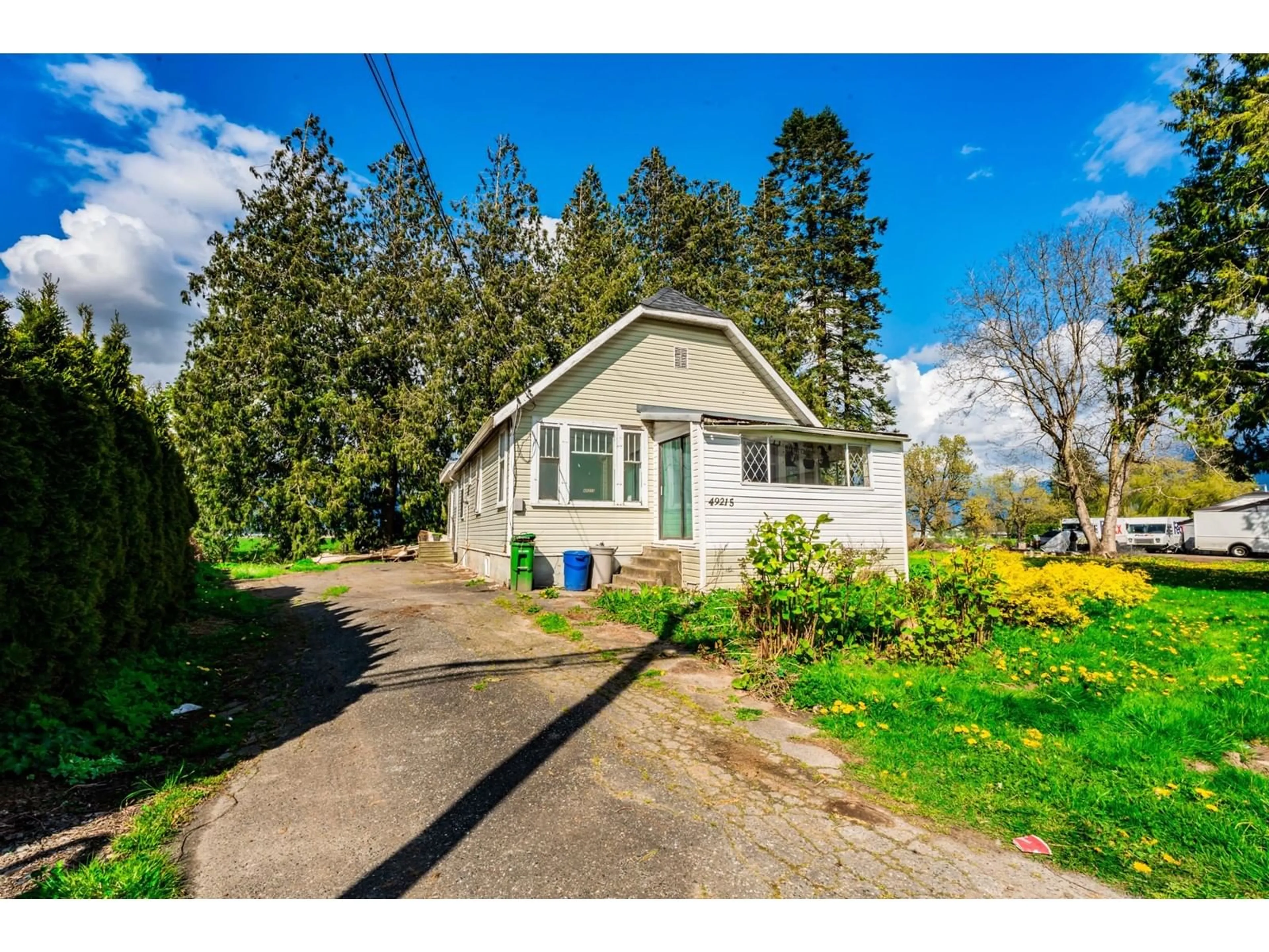 A pic from outside/outdoor area/front of a property/back of a property/a pic from drone, street for 49215 YALE ROAD, Chilliwack British Columbia V4Z0B2