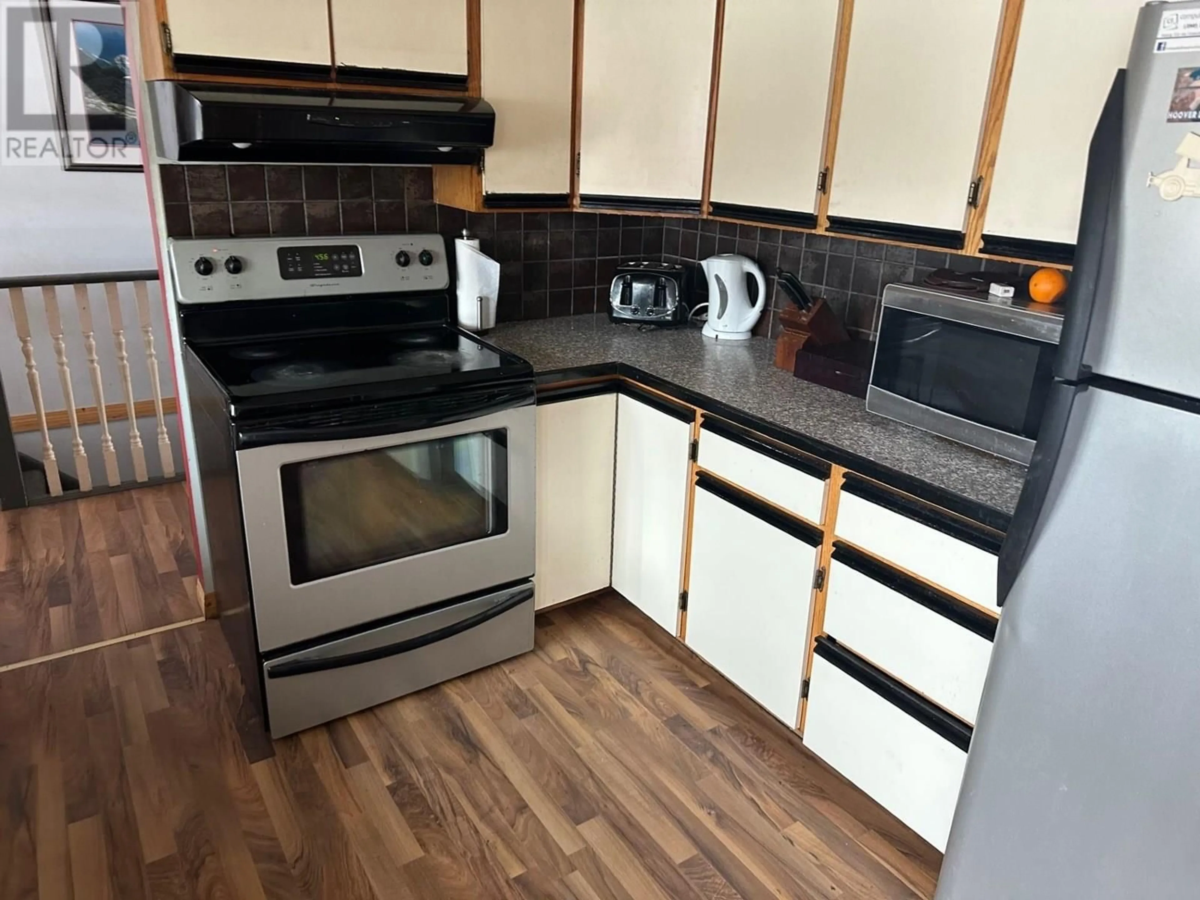 Standard kitchen, wood/laminate floor for 10239 98 STREET, Taylor British Columbia V0C1H0