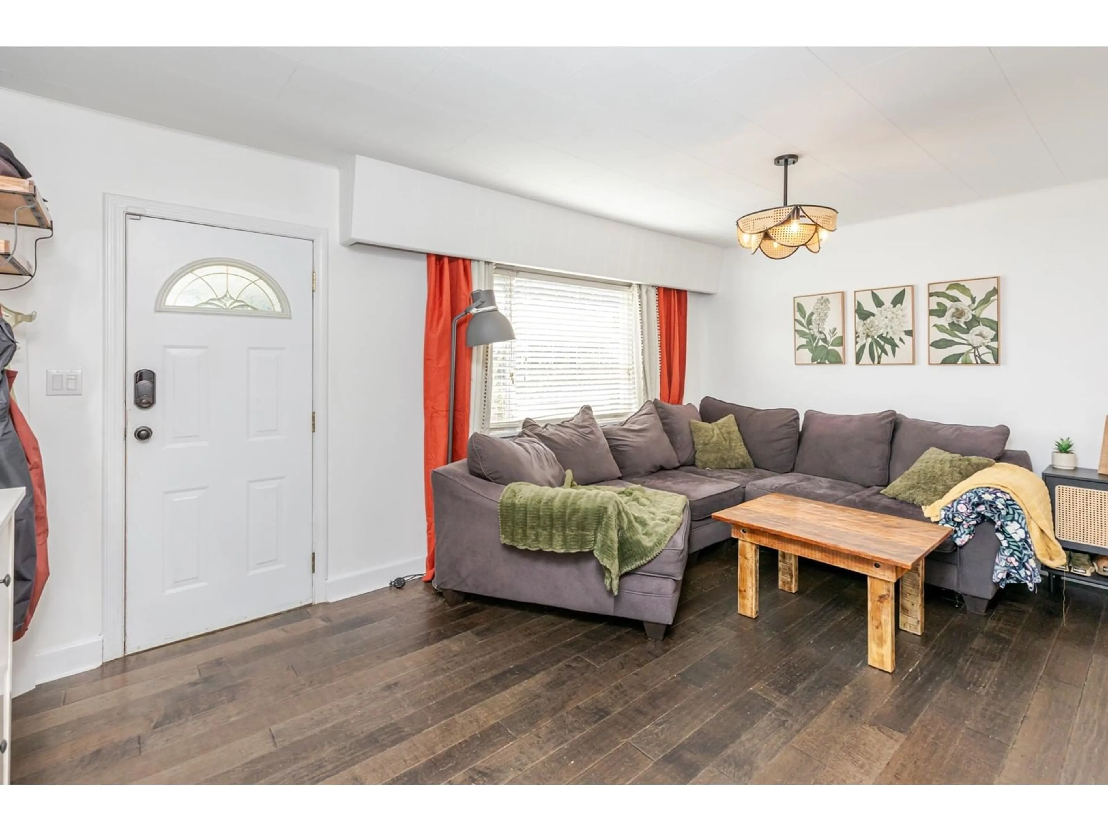 Living room with furniture, wood/laminate floor for 33479 FIFTH, Mission British Columbia V2V1X4