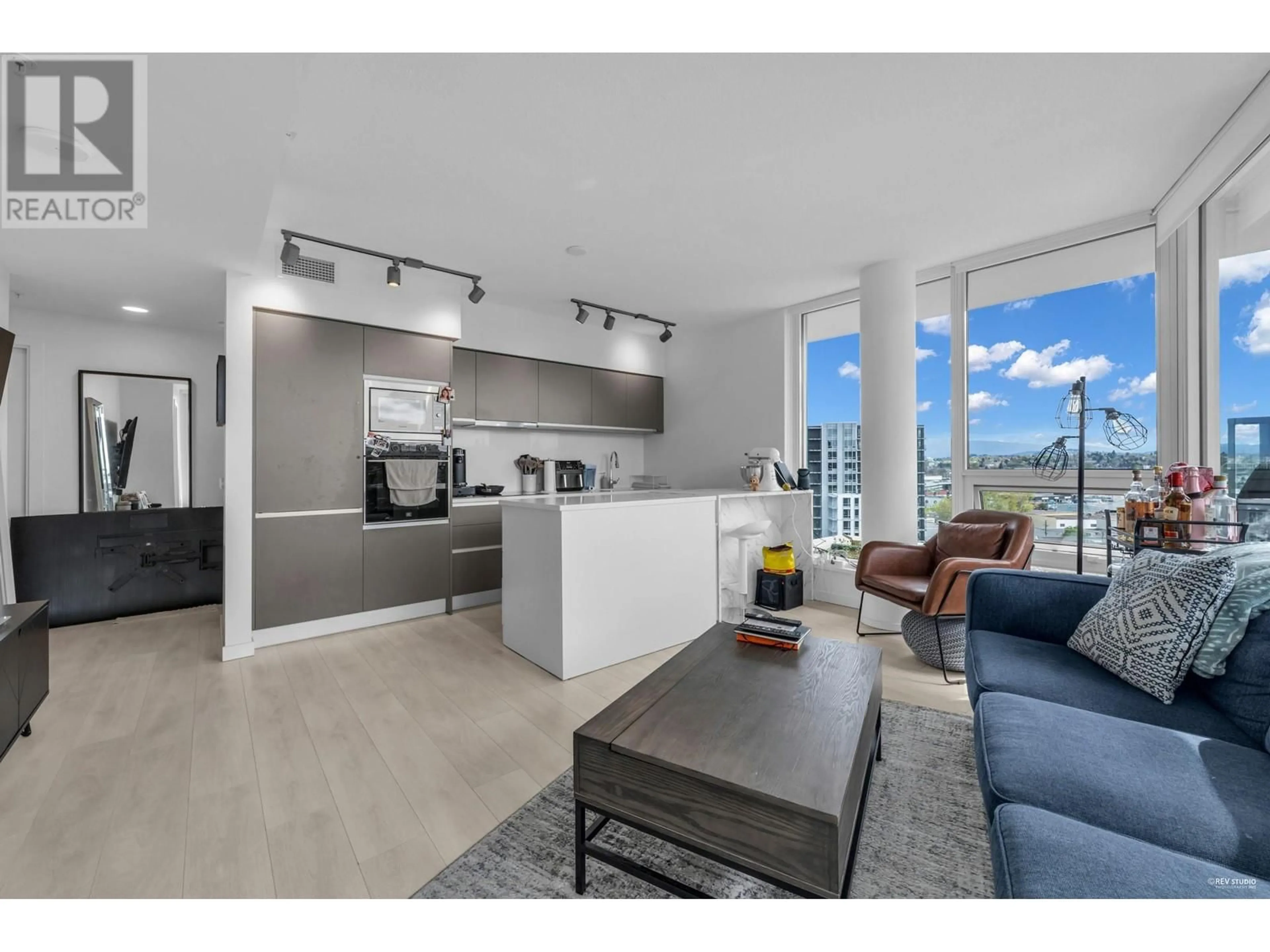Open concept kitchen, unknown for 1015 - 180 2ND AVENUE, Vancouver British Columbia V5T0K4
