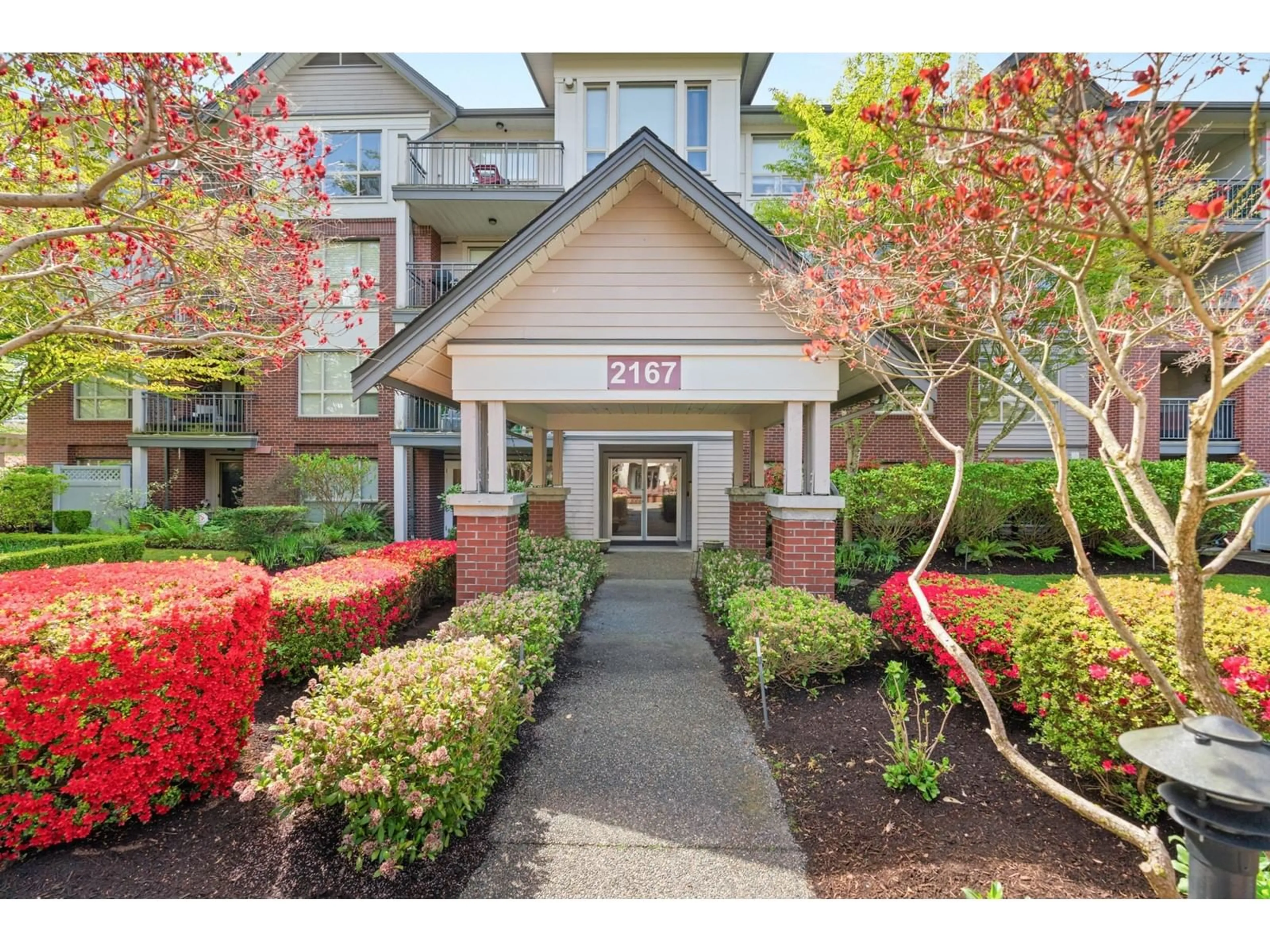 Indoor foyer for 310 - 2167 152, Surrey British Columbia V4A4P1