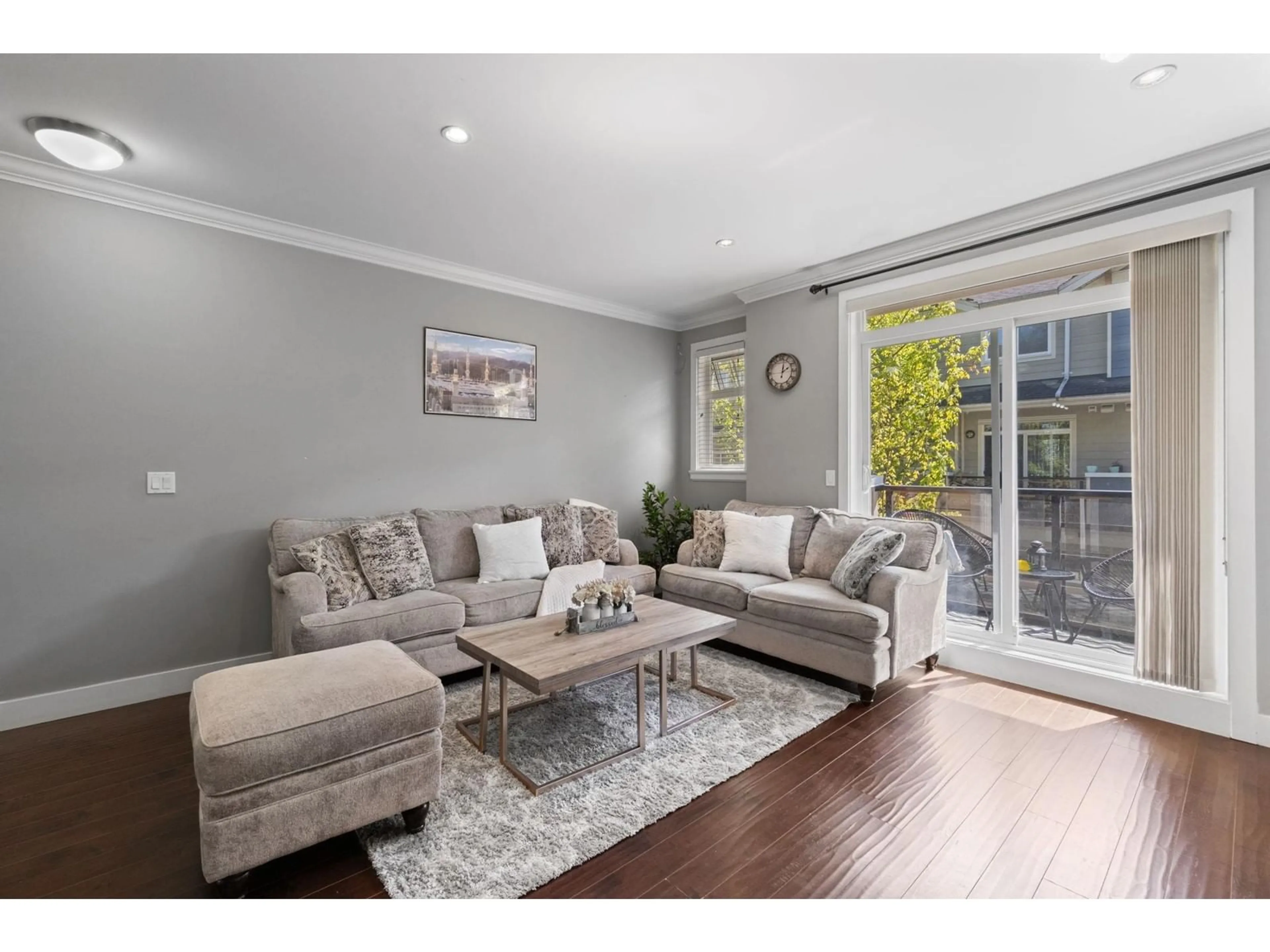 Living room with furniture, unknown for 64 - 6383 140TH, Surrey British Columbia V3W0E9