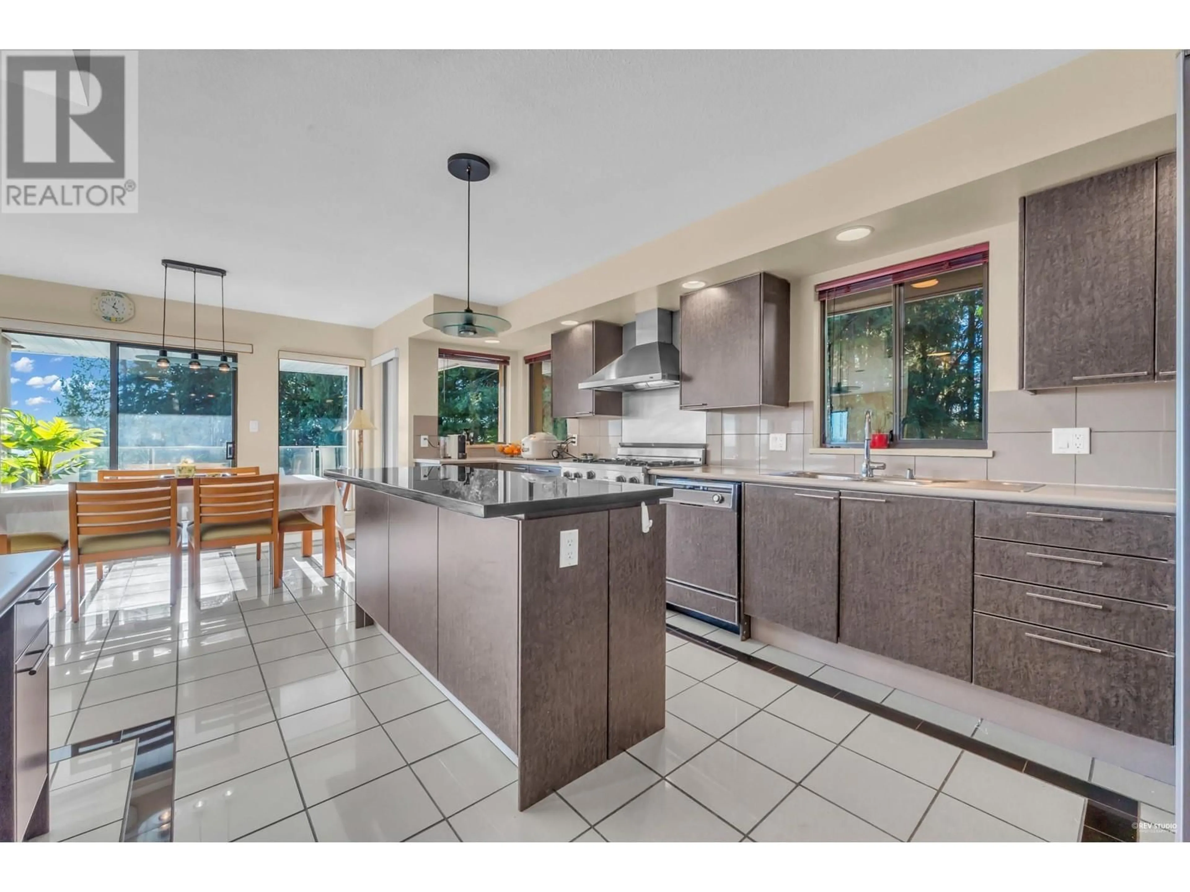 Open concept kitchen, ceramic/tile floor for 1595 TYROL COURT, West Vancouver British Columbia V7S3G5
