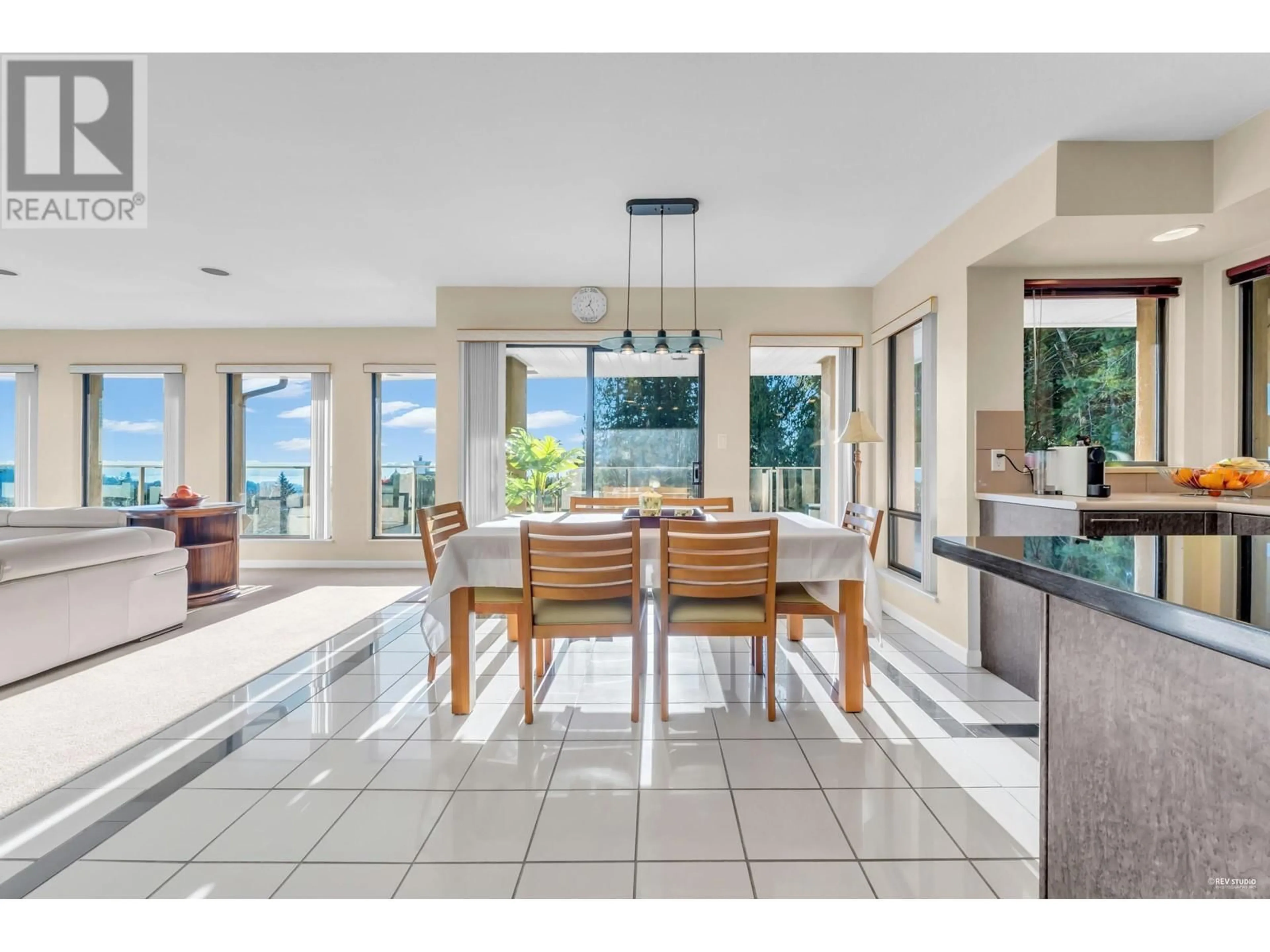 Open concept kitchen, ceramic/tile floor for 1595 TYROL COURT, West Vancouver British Columbia V7S3G5
