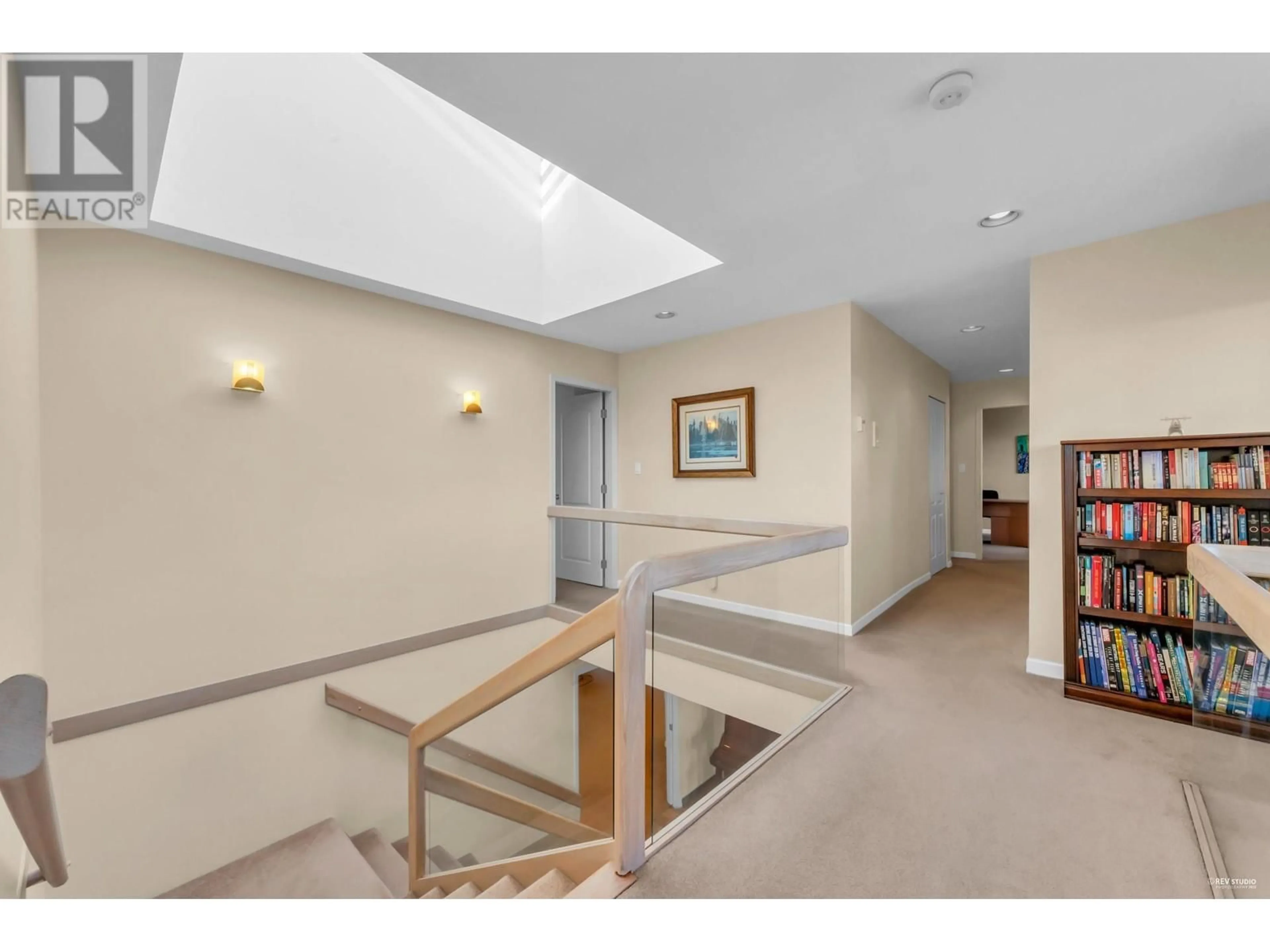 Indoor foyer for 1595 TYROL COURT, West Vancouver British Columbia V7S3G5