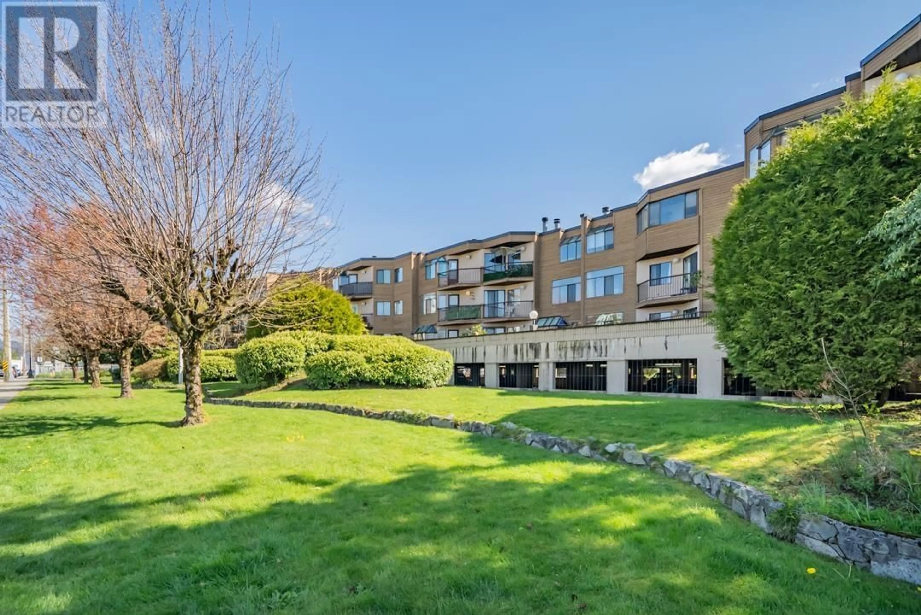 A pic from outside/outdoor area/front of a property/back of a property/a pic from drone, unknown for 10 - 11900 228TH STREET, Maple Ridge British Columbia V2X6L9
