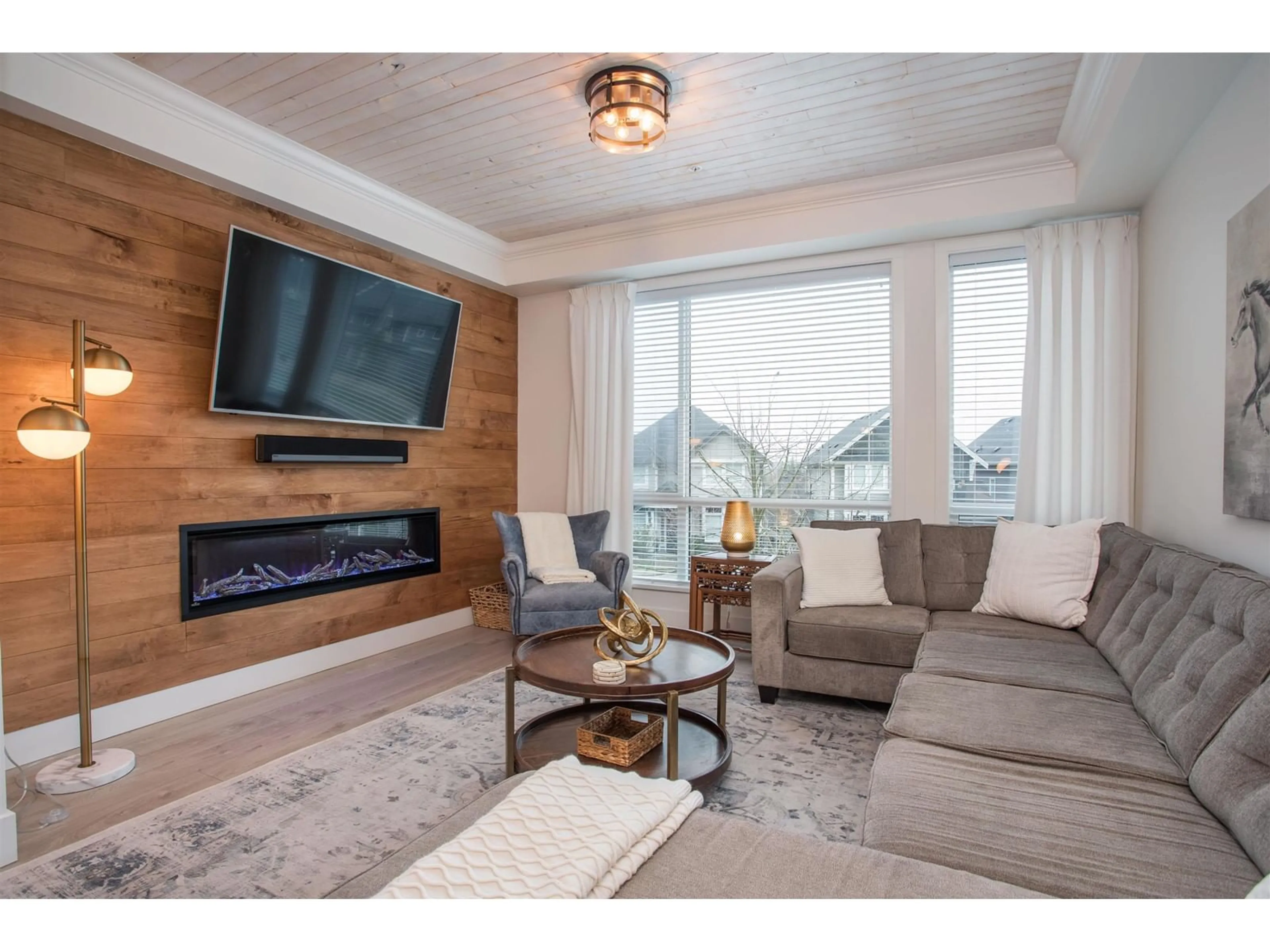 Living room with furniture, wood/laminate floor for 47 - 2825 159, Surrey British Columbia V3Z0T9