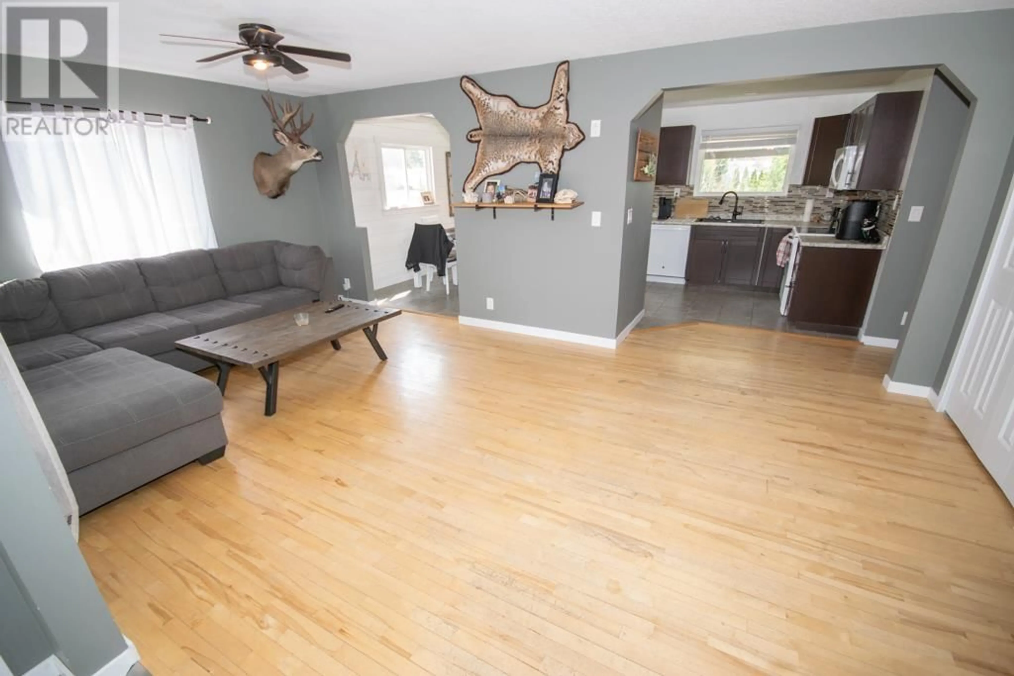 Living room with furniture, wood/laminate floor for 1995 BIRCH AVENUE, Quesnel British Columbia V2J3Y3