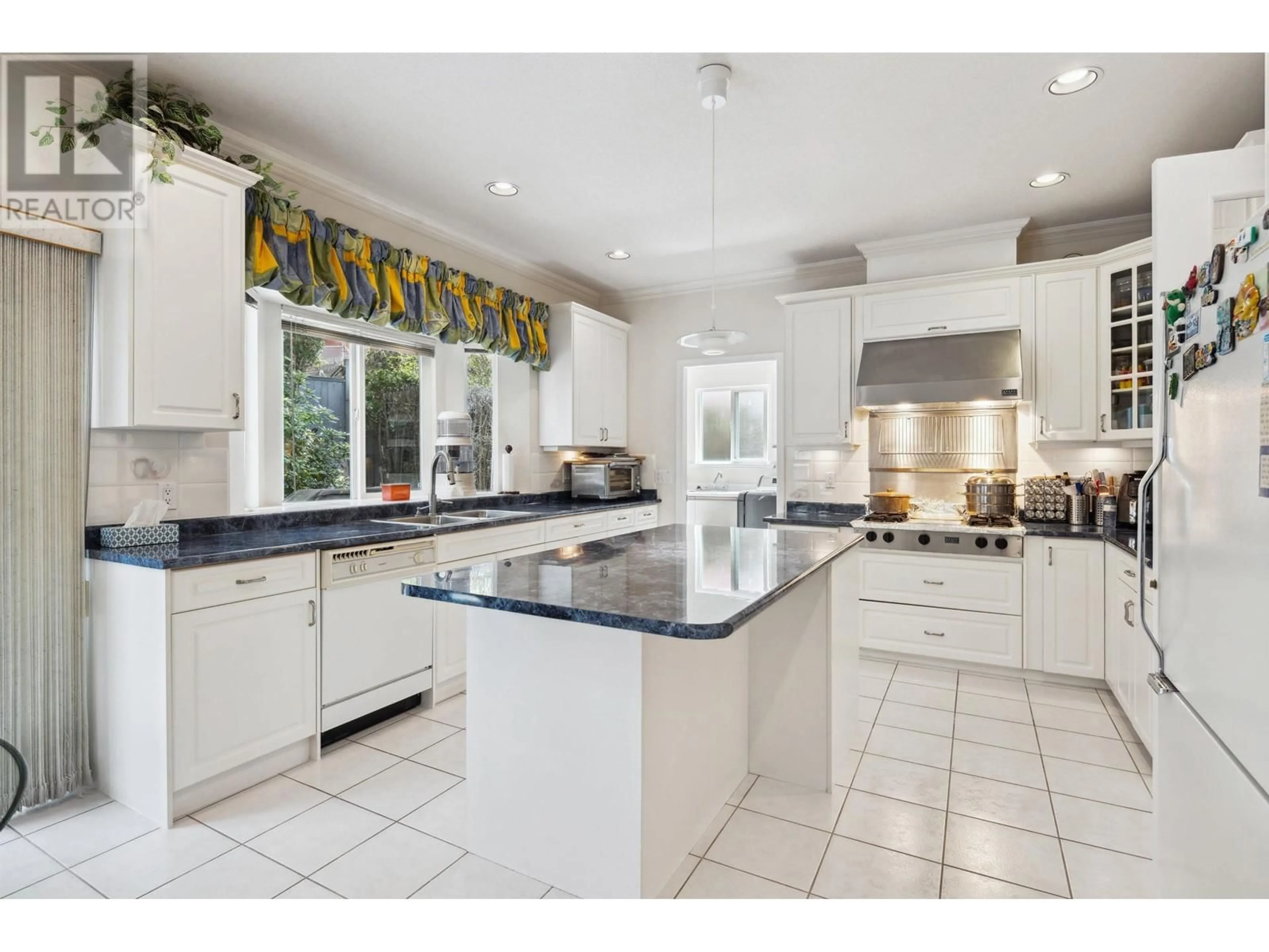 Open concept kitchen, ceramic/tile floor for 2525 SAPPHIRE PLACE, Coquitlam British Columbia V3E2Z1