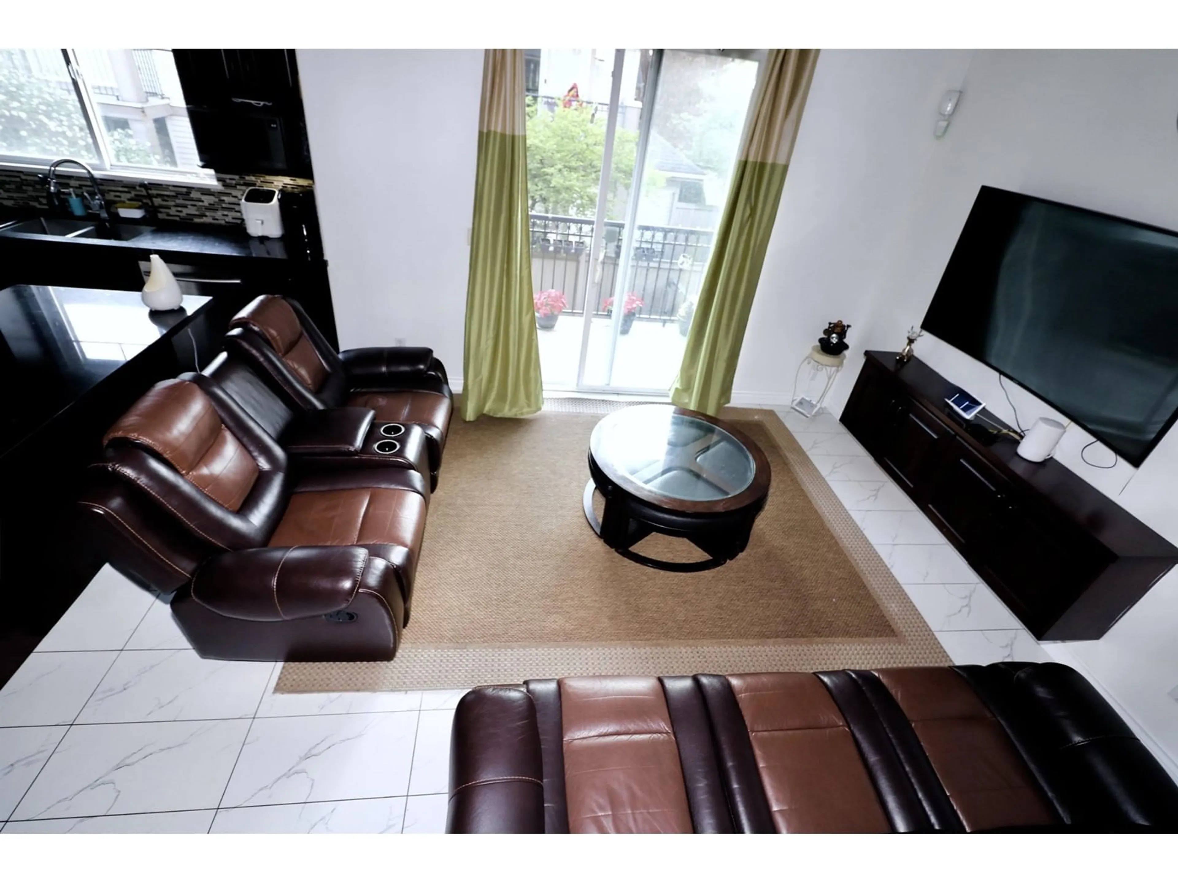 Living room with furniture, unknown for 6 - 14453 72, Surrey British Columbia V3S2E6