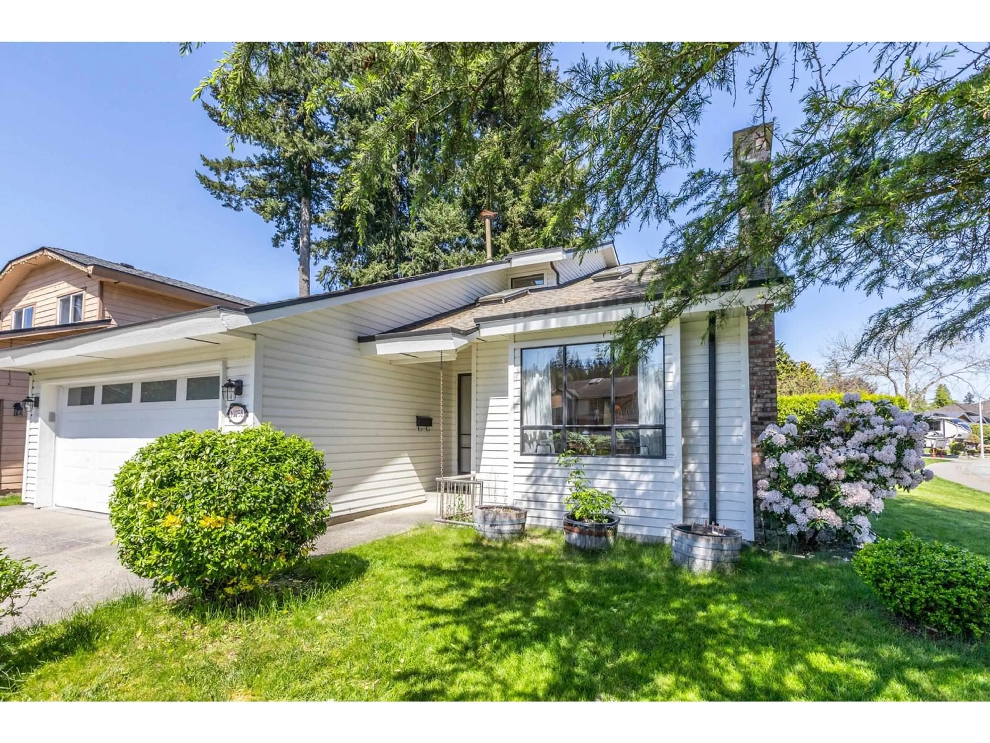 Home with vinyl exterior material, street for 10758 FRASERGLEN, Surrey British Columbia V4N1Y3