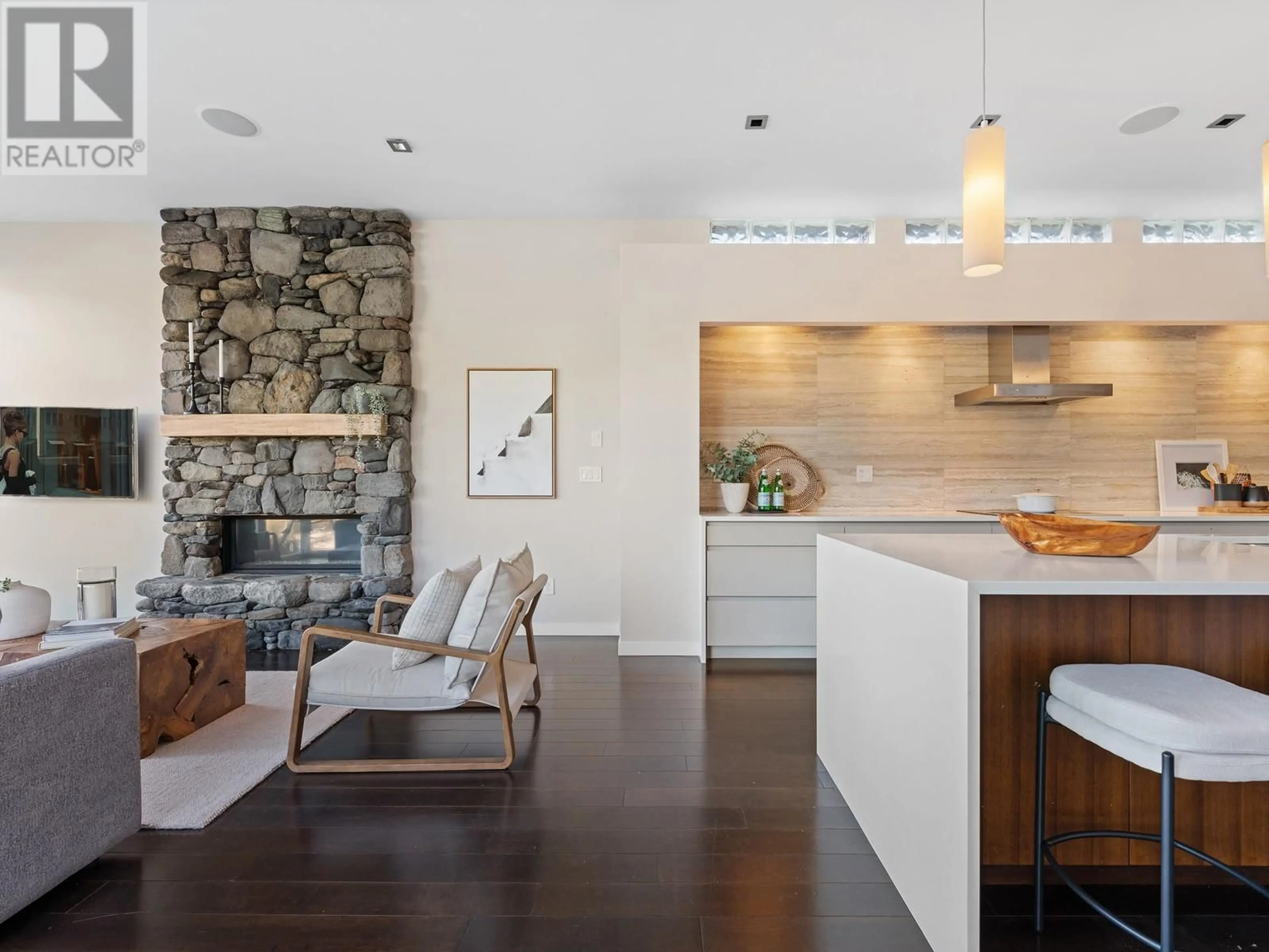 Open concept kitchen, unknown for 5810 EAGLE ISLAND, West Vancouver British Columbia V7W1V5