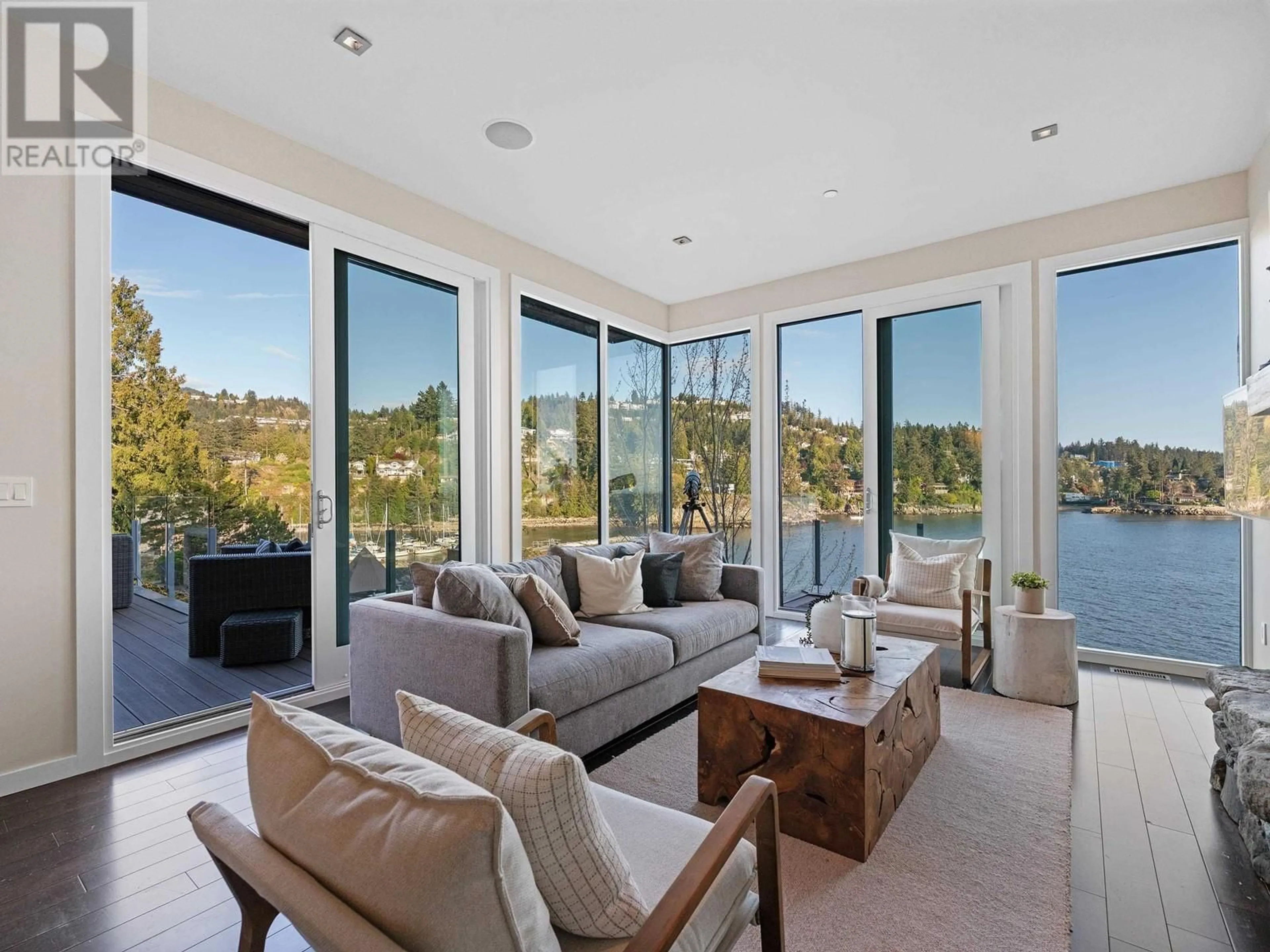 Living room with furniture, unknown for 5810 EAGLE ISLAND, West Vancouver British Columbia V7W1V5