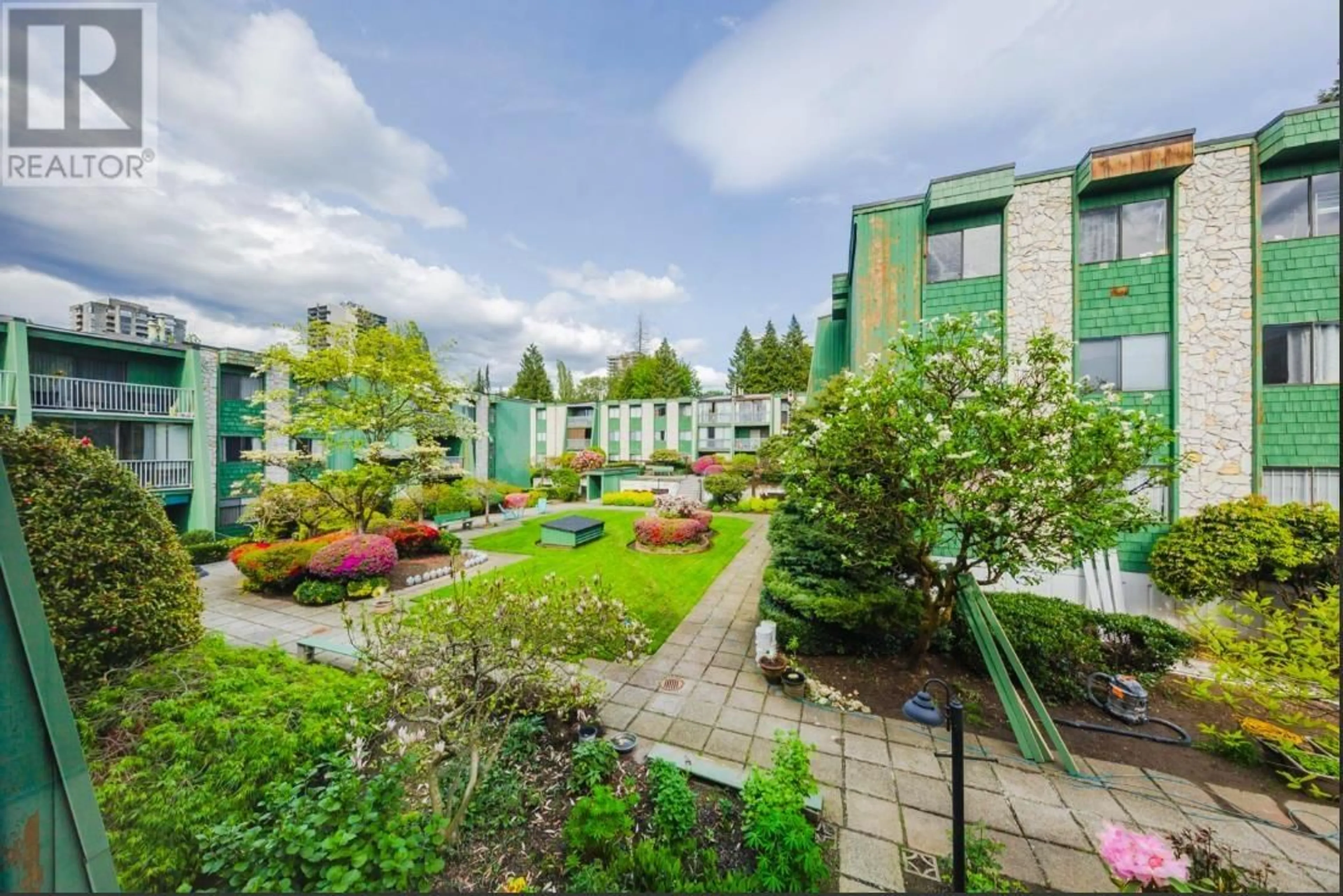A pic from outside/outdoor area/front of a property/back of a property/a pic from drone, unknown for 302 - 9202 HORNE STREET, Burnaby British Columbia V3N4K2