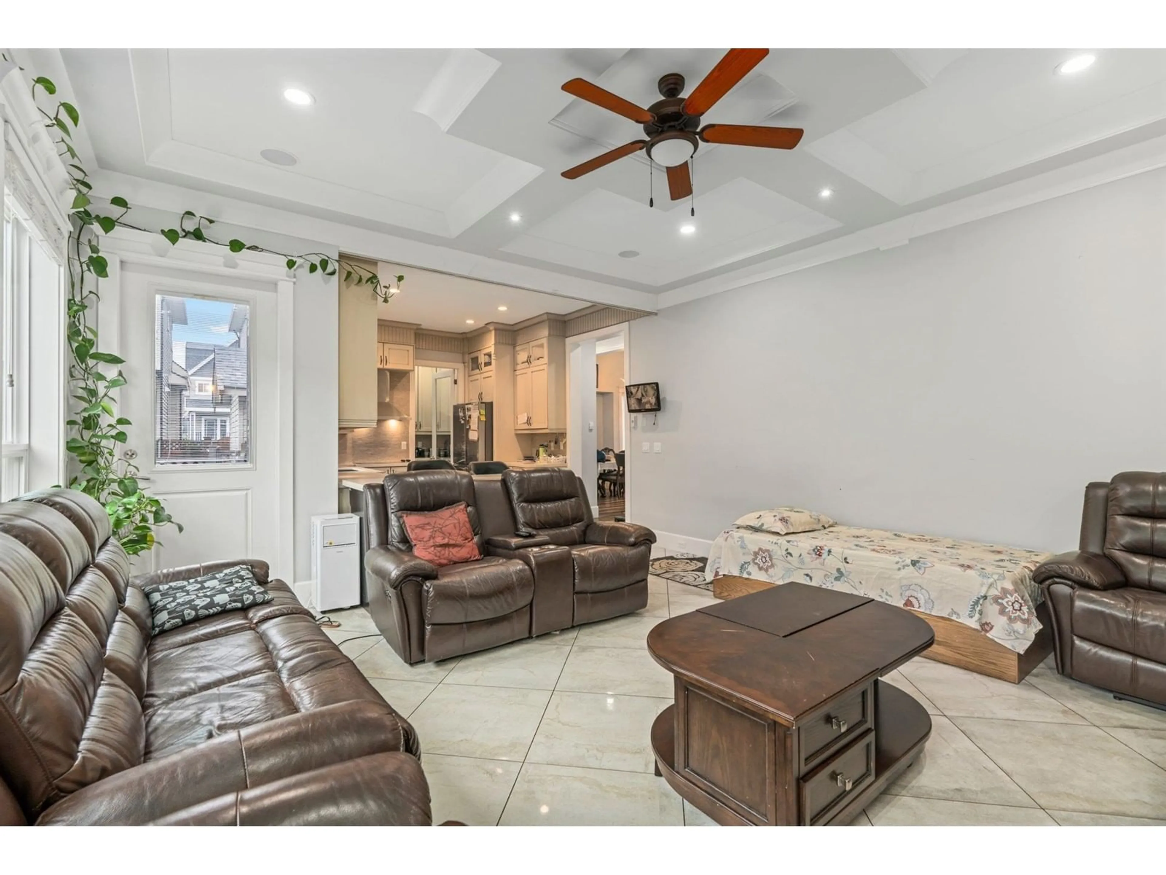Living room with furniture, ceramic/tile floor for 14856 70B, Surrey British Columbia V3S2X3