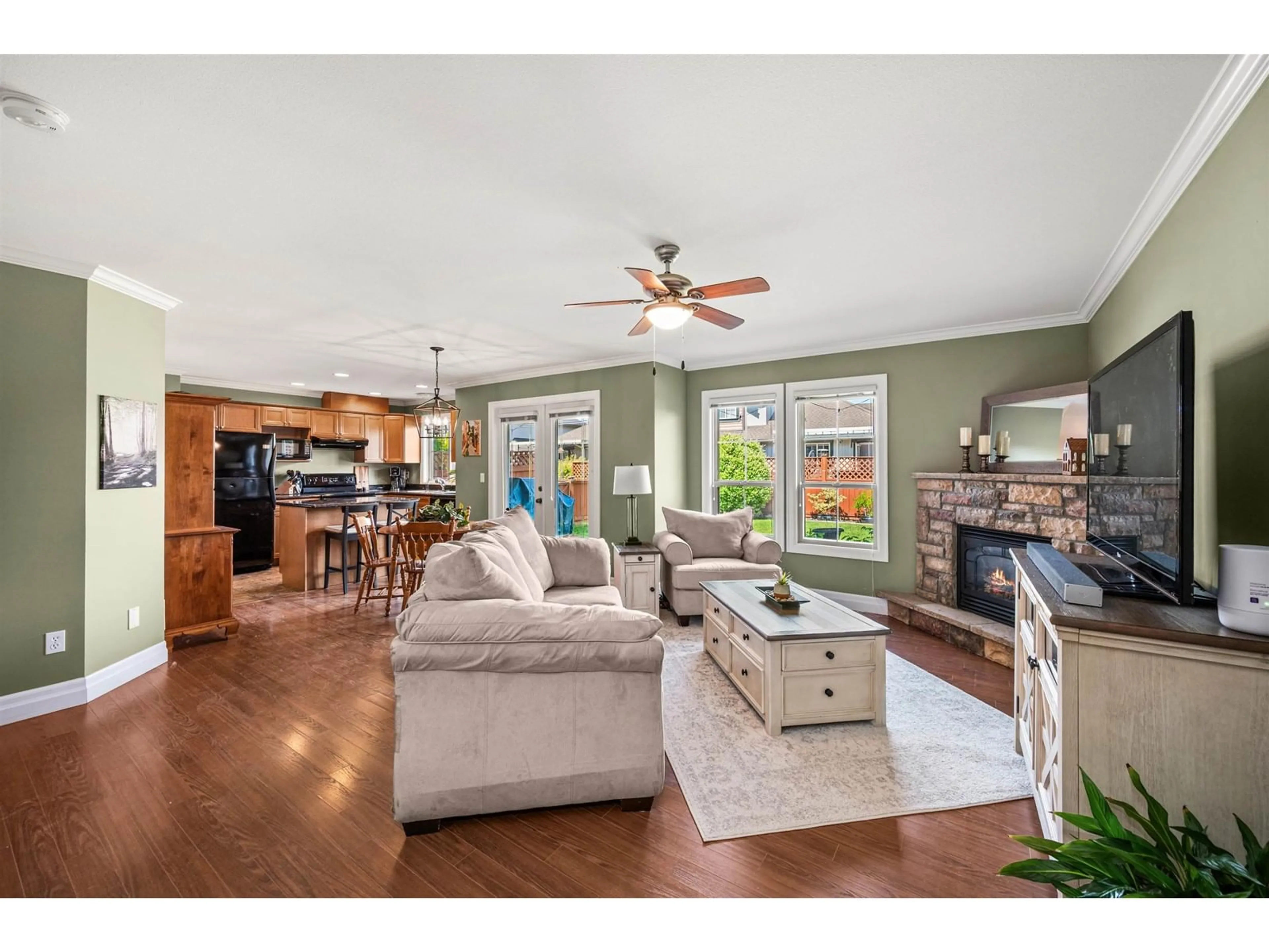 Open concept kitchen, wood/laminate floor for 8 - 44523 MCLAREN DRIVE, Chilliwack British Columbia V2R0C2