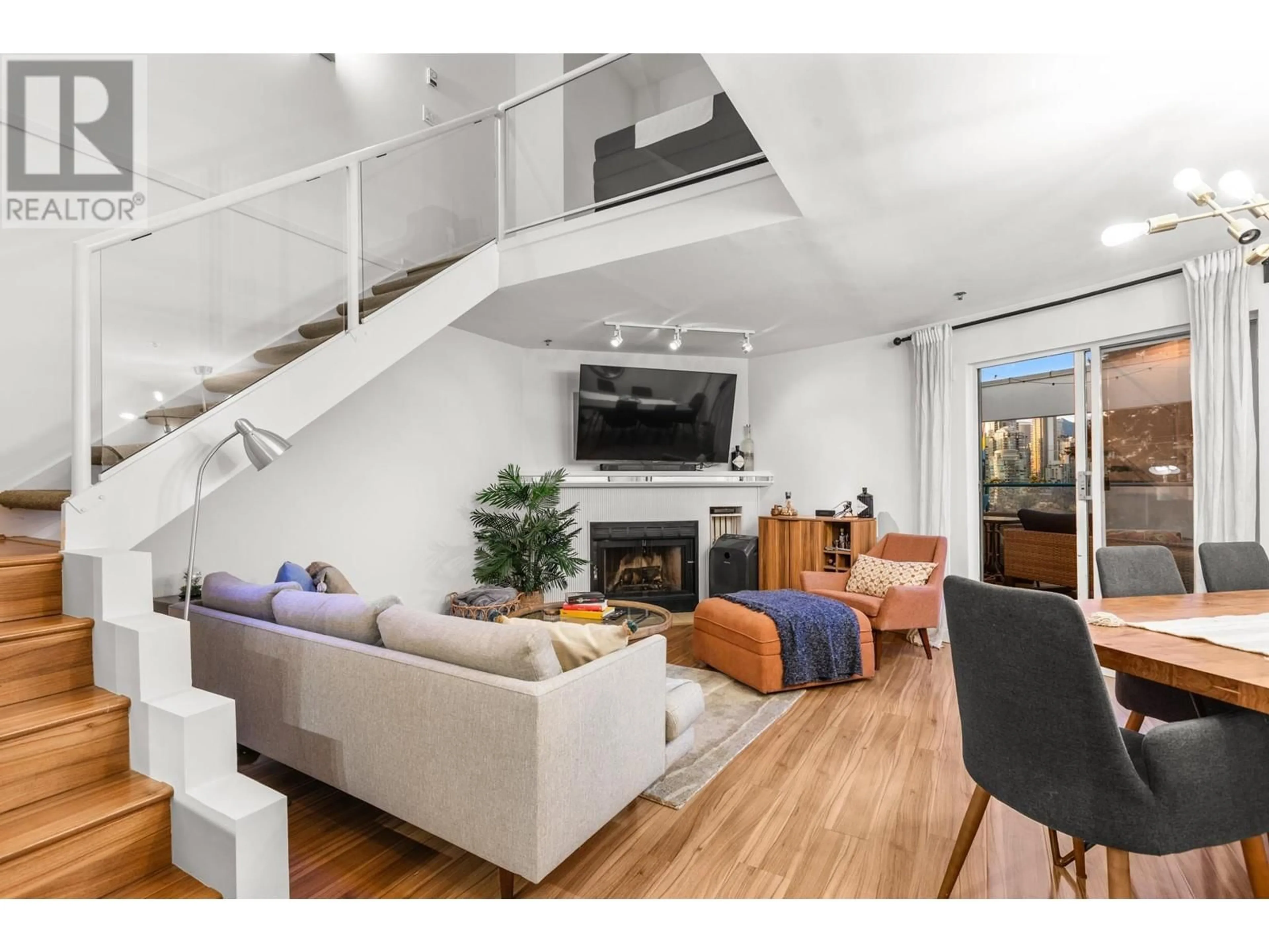 Living room with furniture, wood/laminate floor for 10 - 1038 7TH AVENUE, Vancouver British Columbia V6H1B3