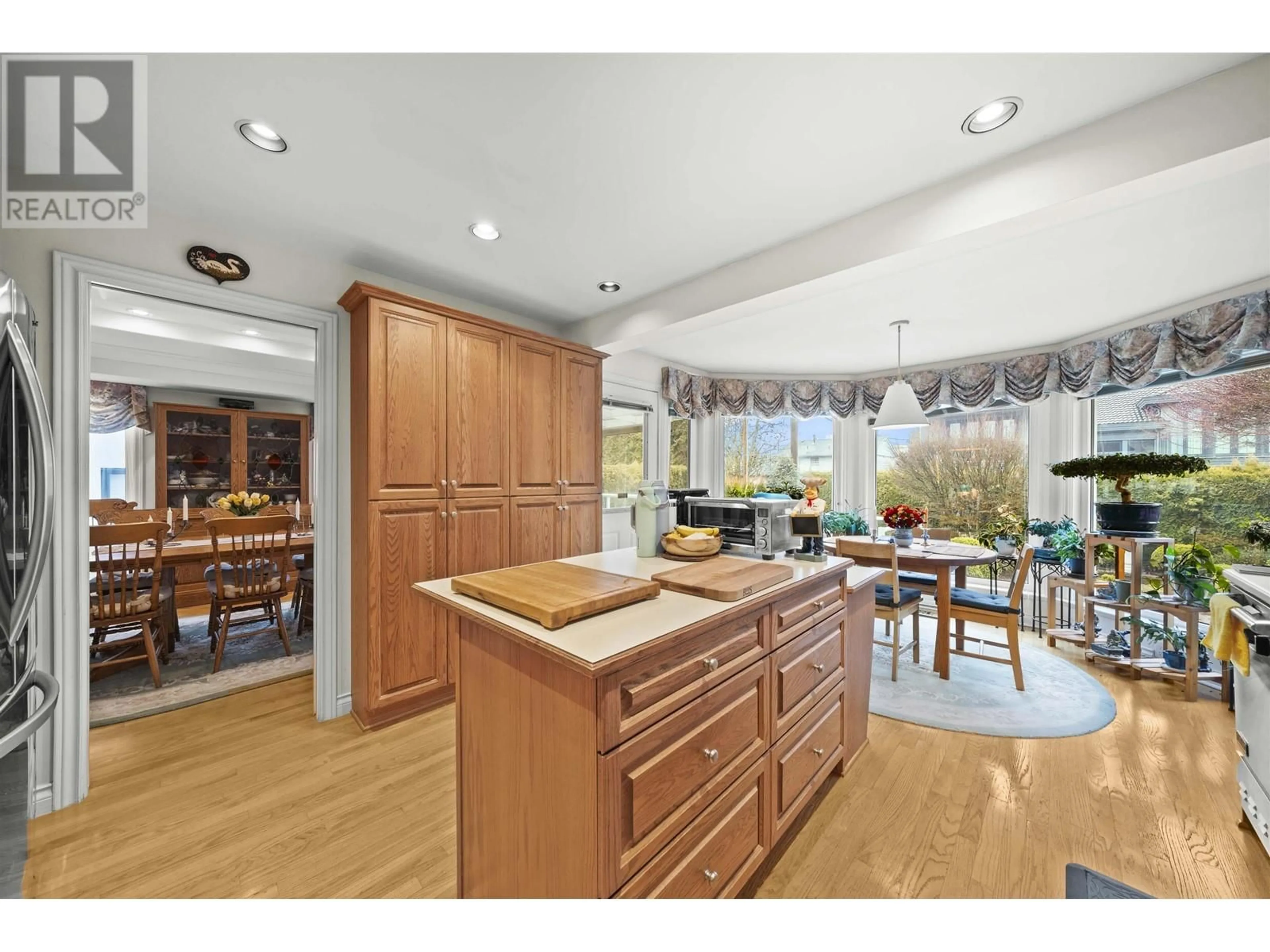Open concept kitchen, unknown for 8511 FAIRFAX CRESCENT, Richmond British Columbia V7C1X9
