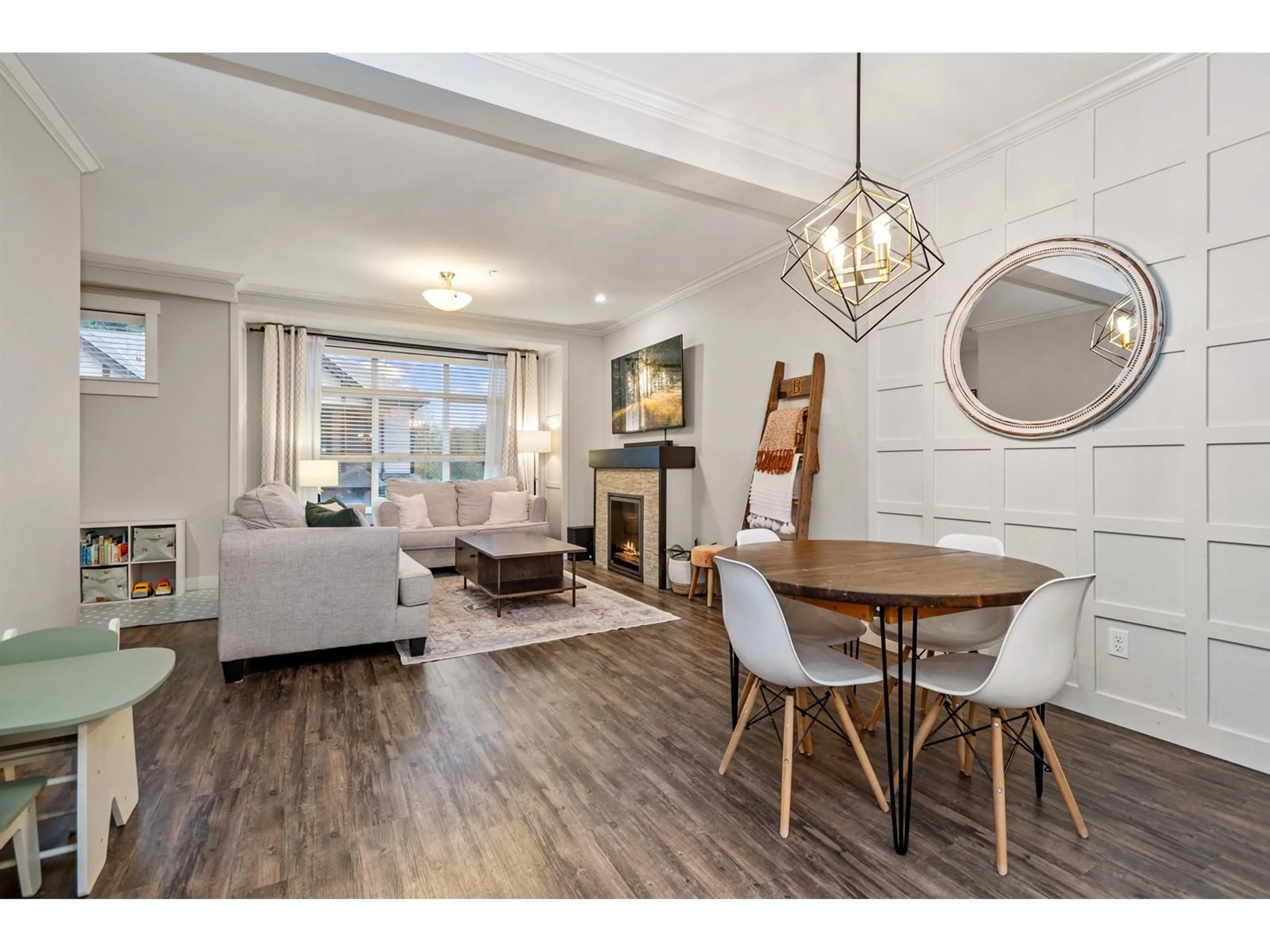 Living room with furniture, wood/laminate floor for 21 - 5756 PROMONTORY ROAD, Chilliwack British Columbia V2R0V8