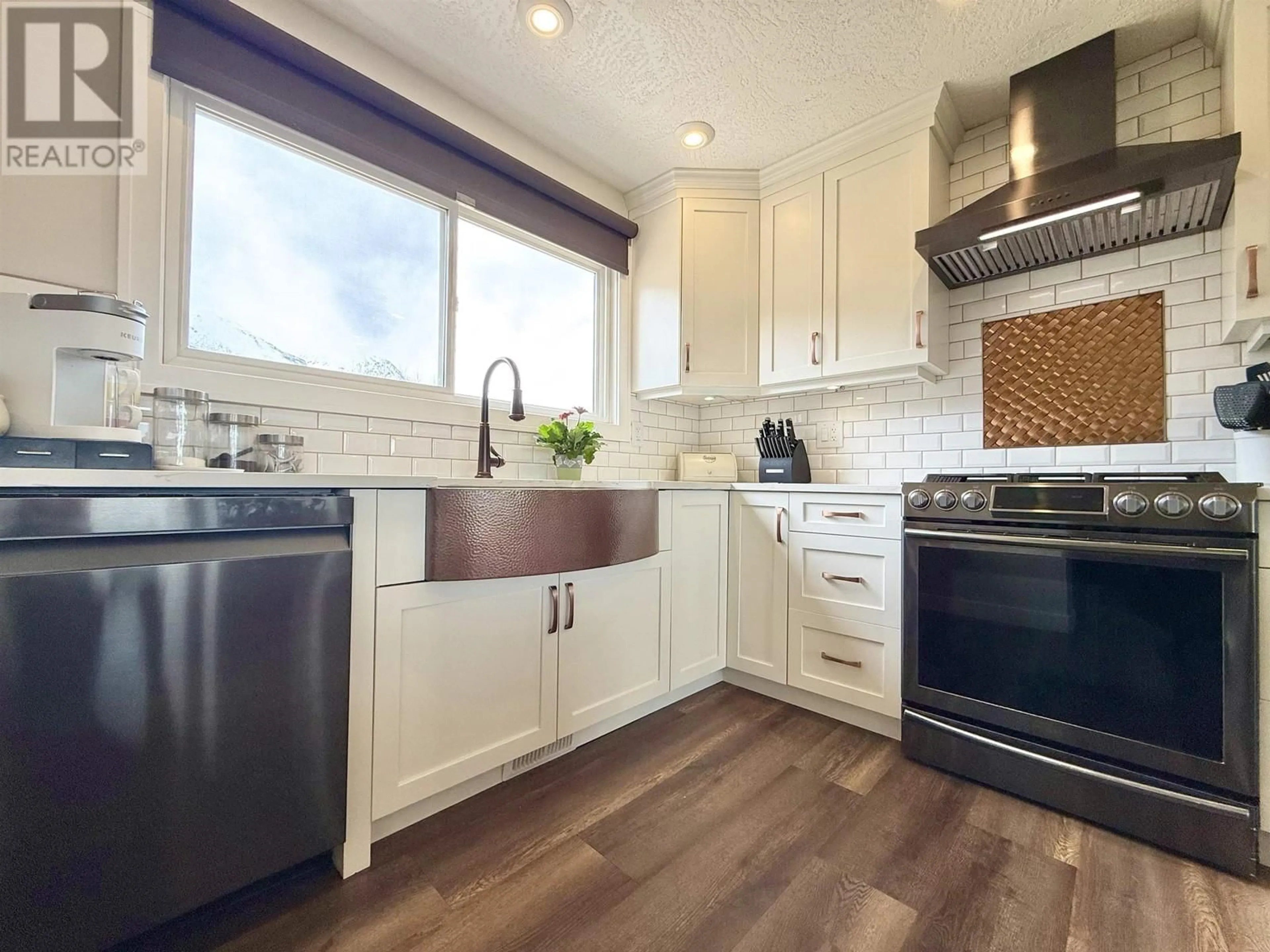 Open concept kitchen, unknown for 4690 SIMCOE LOOP, Smithers British Columbia V0J2N2