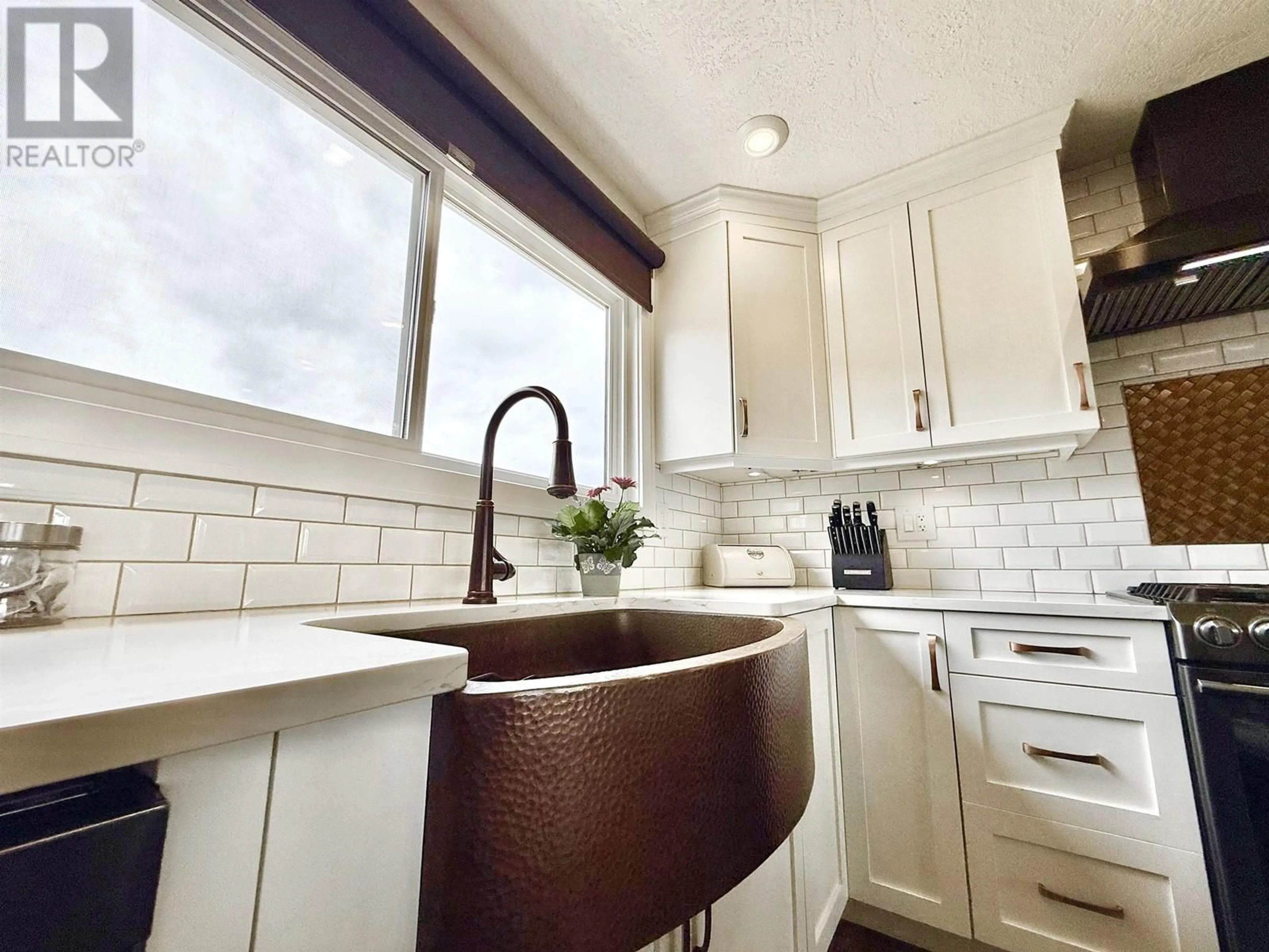 Contemporary kitchen, ceramic/tile floor for 4690 SIMCOE LOOP, Smithers British Columbia V0J2N2