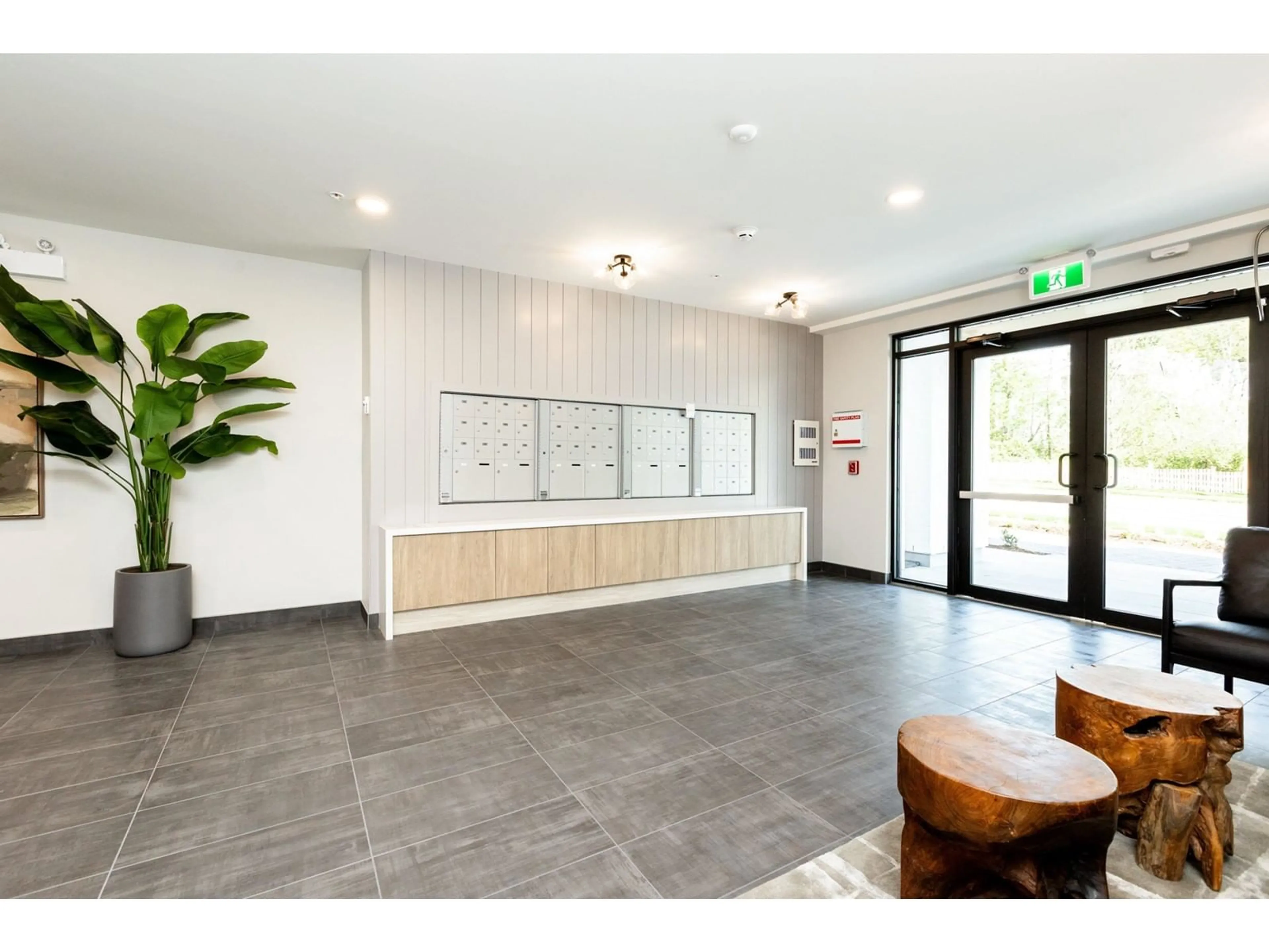 Indoor foyer for 401 - 33920 BEST, Mission British Columbia N0N0N0