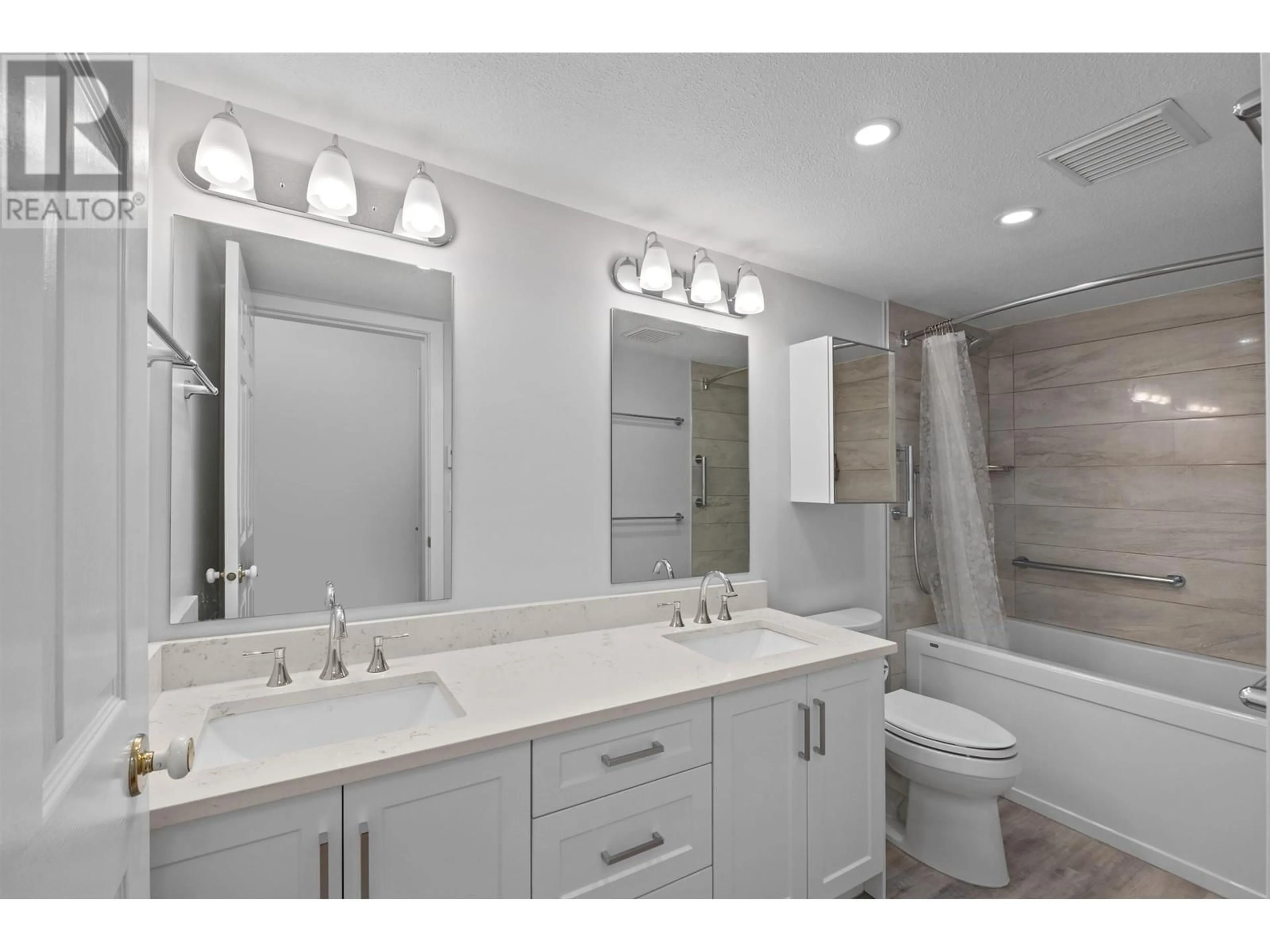 Contemporary bathroom, ceramic/tile floor for 117 - 2960 PRINCESS CRESCENT, Coquitlam British Columbia V3B7P2