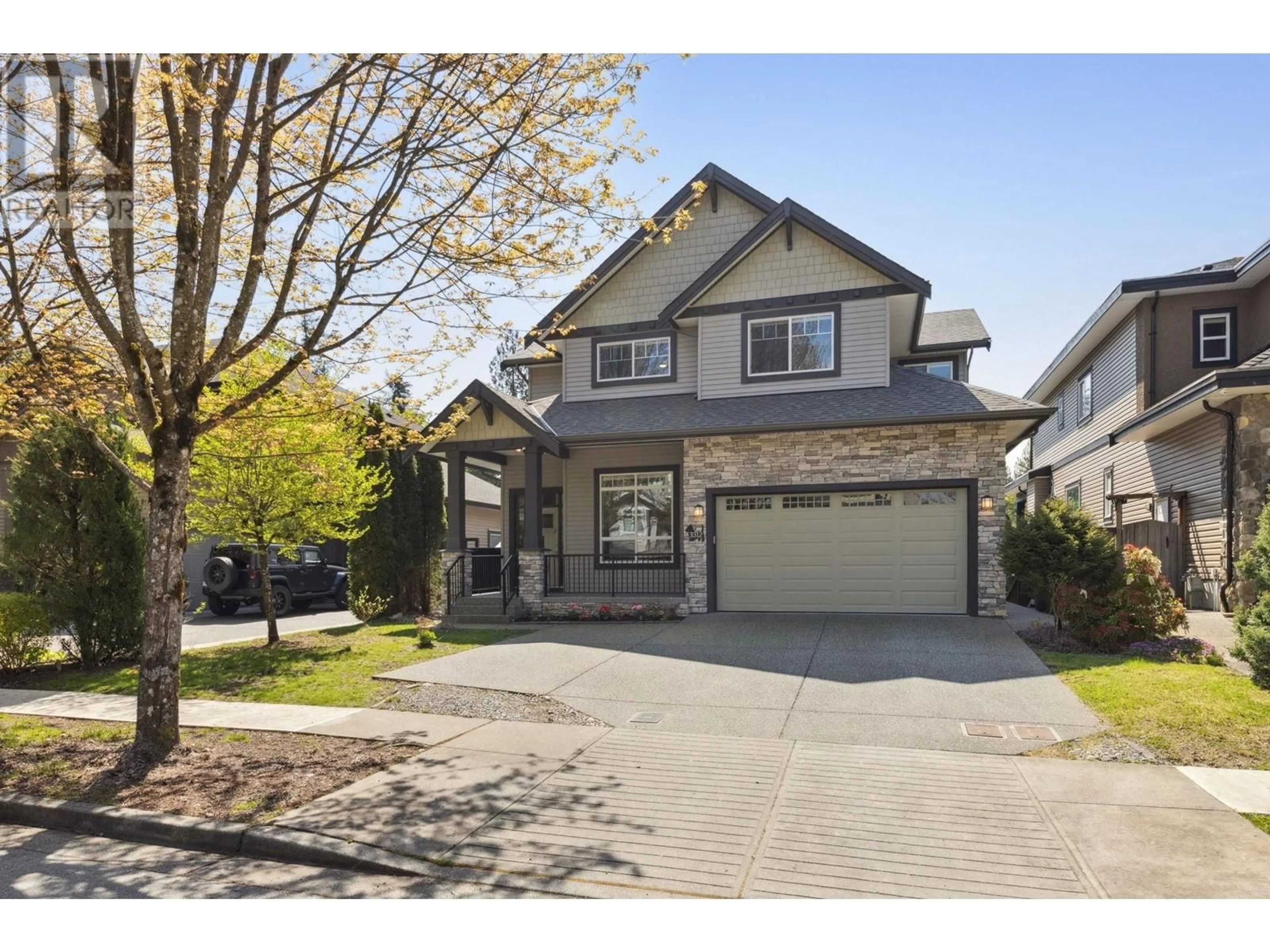 Home with vinyl exterior material, street for 3312 MCTAVISH COURT, Coquitlam British Columbia V3E2Z7