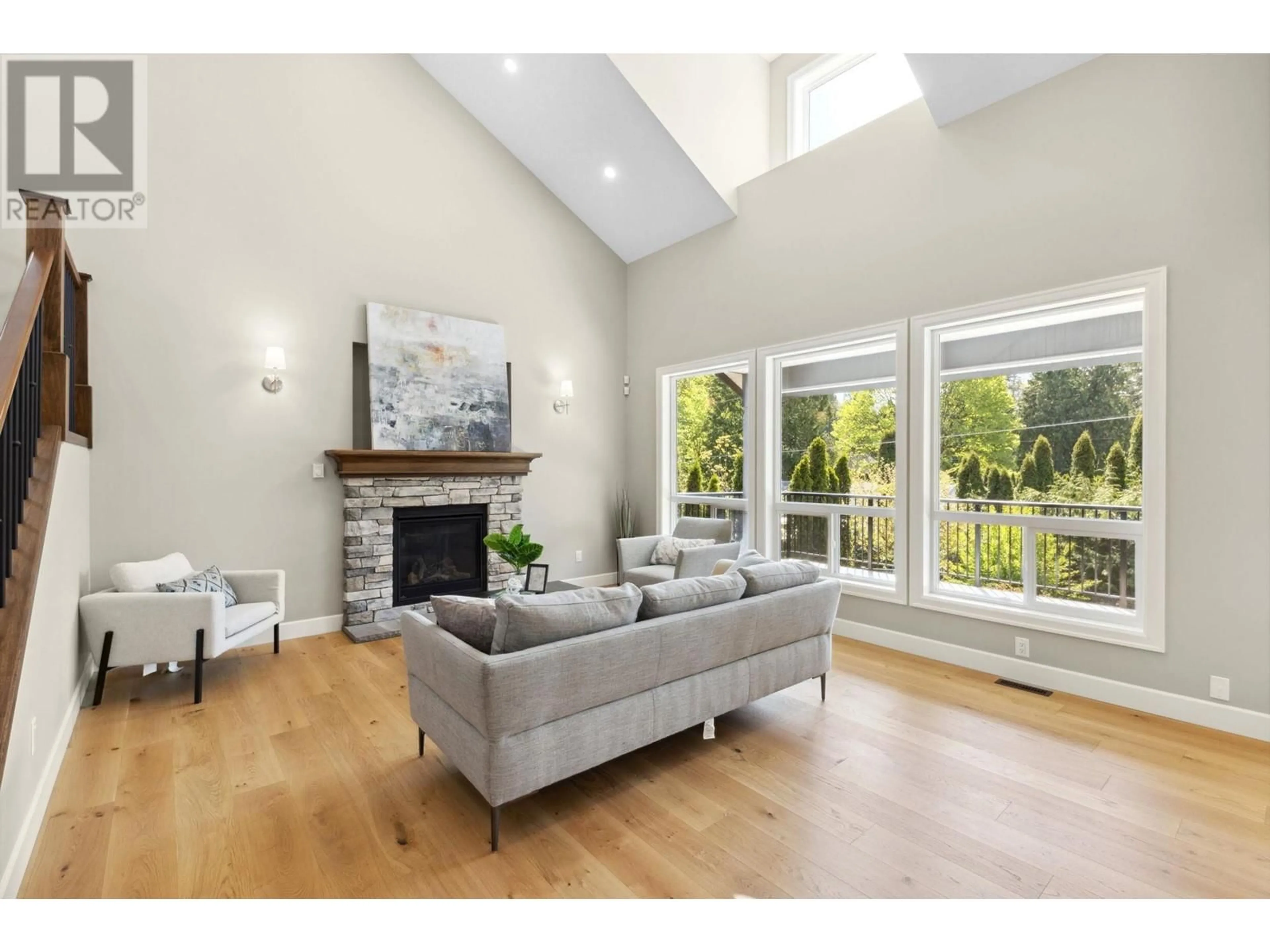 Living room with furniture, unknown for 3312 MCTAVISH COURT, Coquitlam British Columbia V3E2Z7