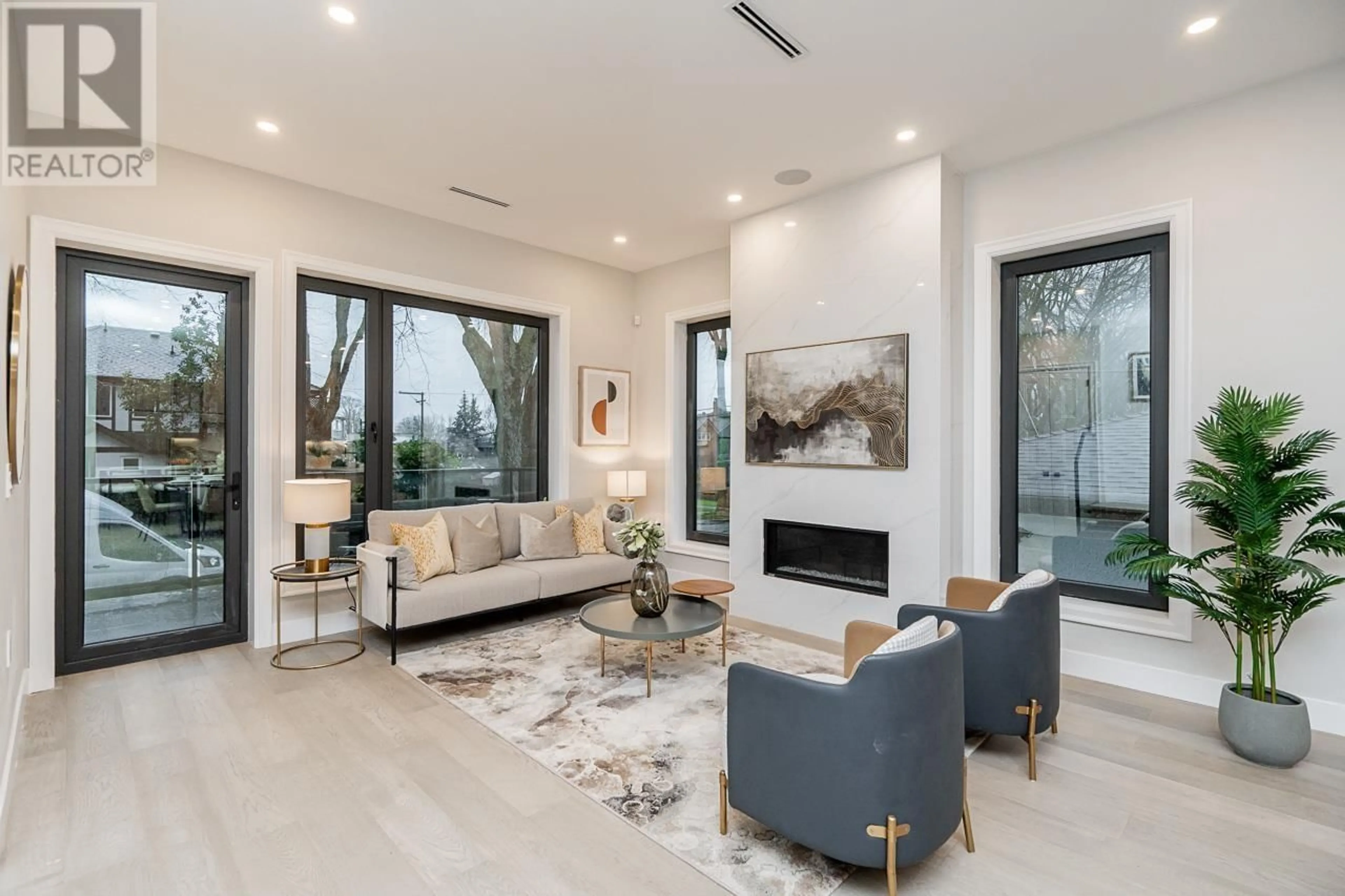 Living room with furniture, unknown for 4010 BLENHEIM STREET, Vancouver British Columbia V6L2Y9