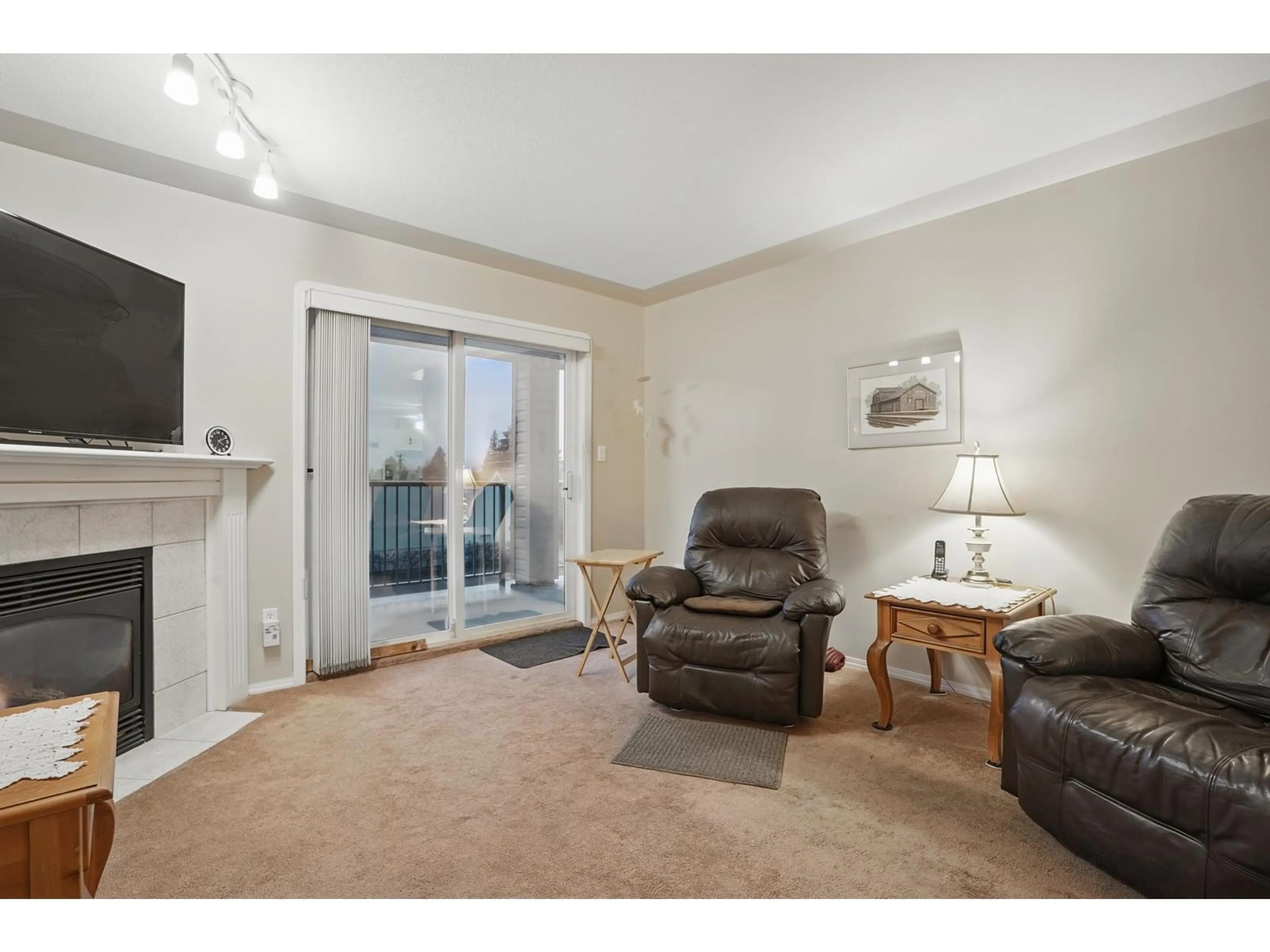 Living room with furniture, unknown for 303 - 46693 YALE ROAD, Chilliwack British Columbia V2P7Z4