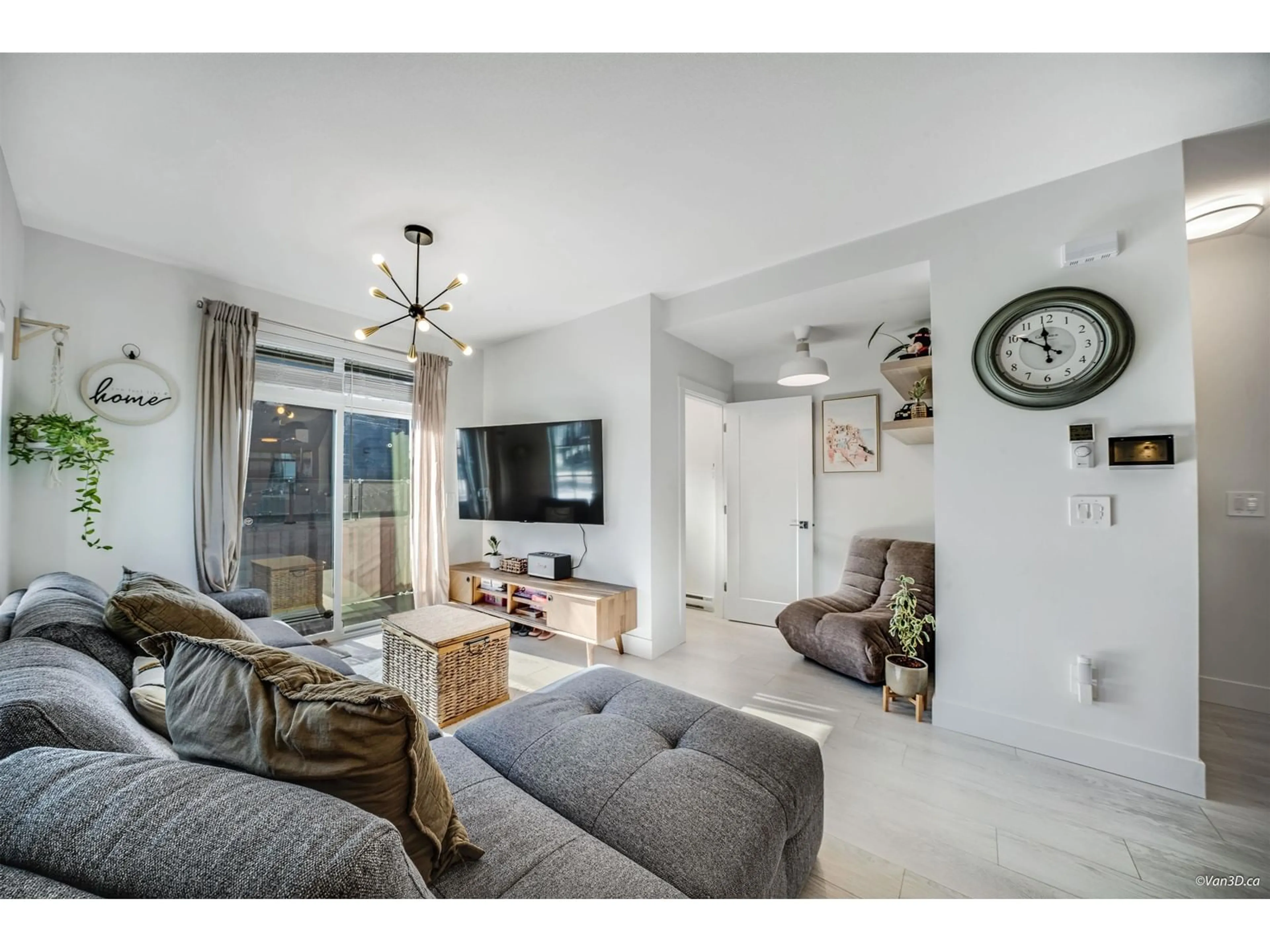Living room with furniture, unknown for 82 - 2075 OAK MEADOWS, Surrey British Columbia V3Z1J6