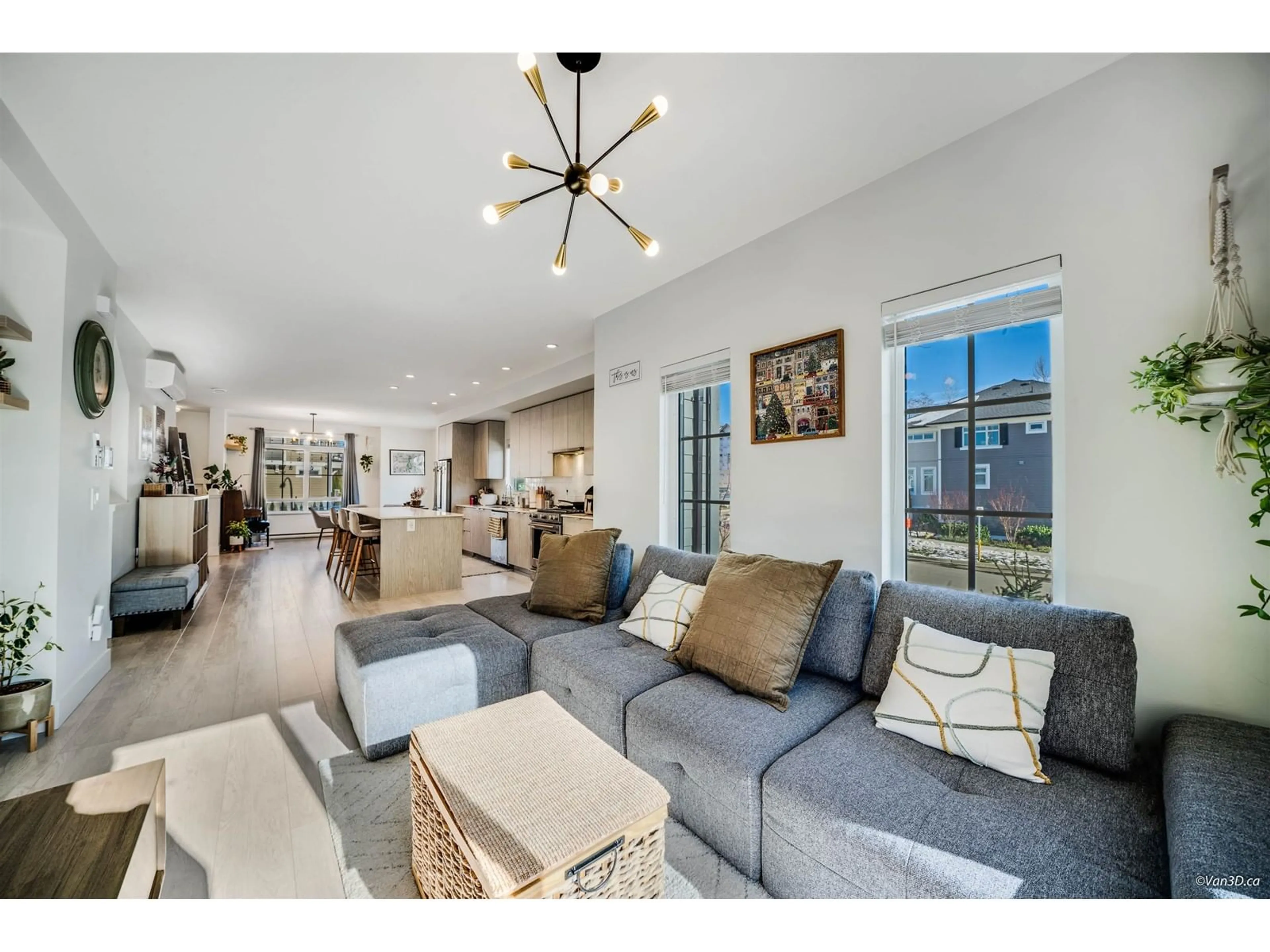 Living room with furniture, unknown for 82 - 2075 OAK MEADOWS, Surrey British Columbia V3Z1J6