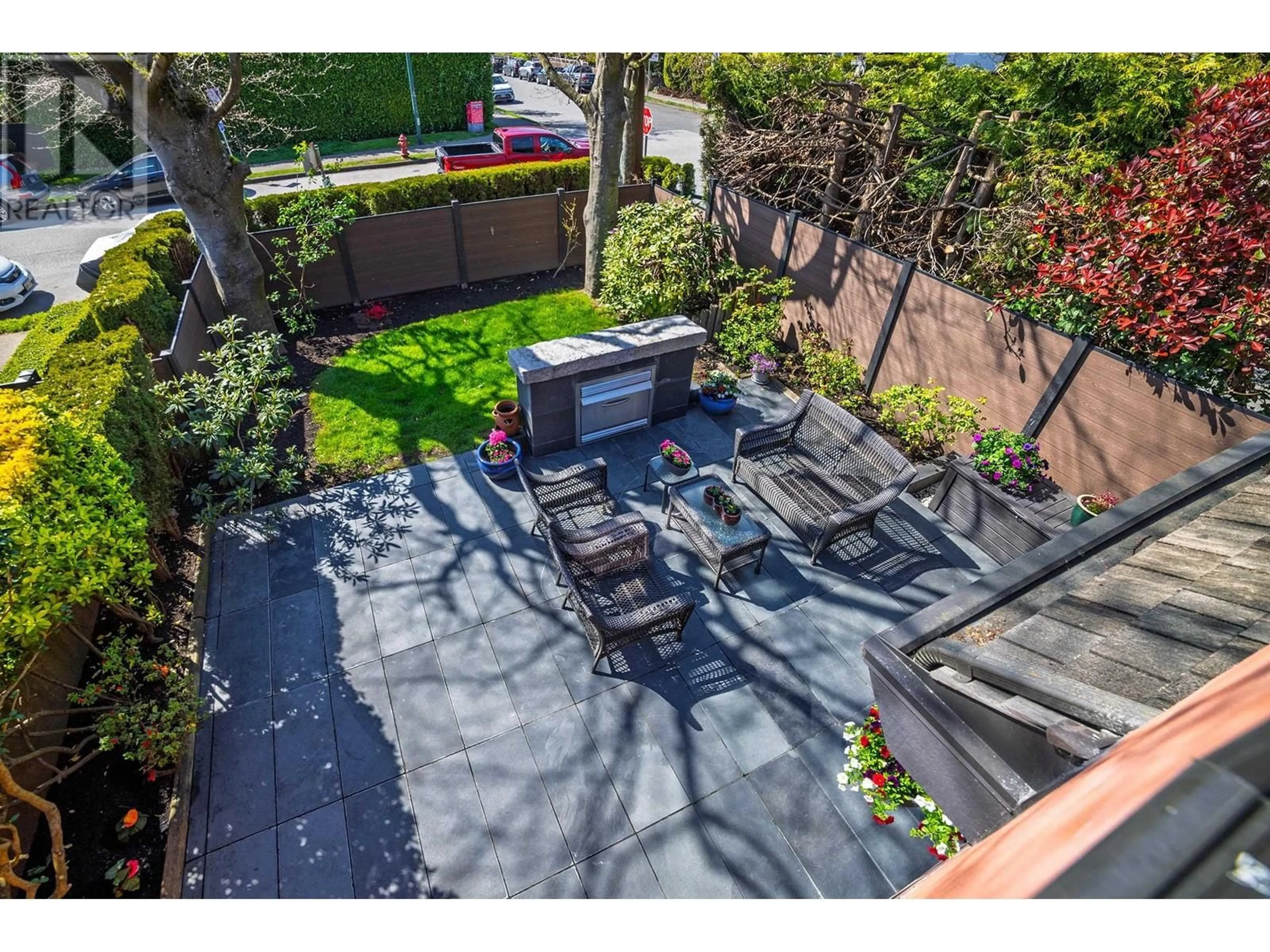 A pic from outside/outdoor area/front of a property/back of a property/a pic from drone, street for 1304 MAPLE STREET, Vancouver British Columbia V6J3R9