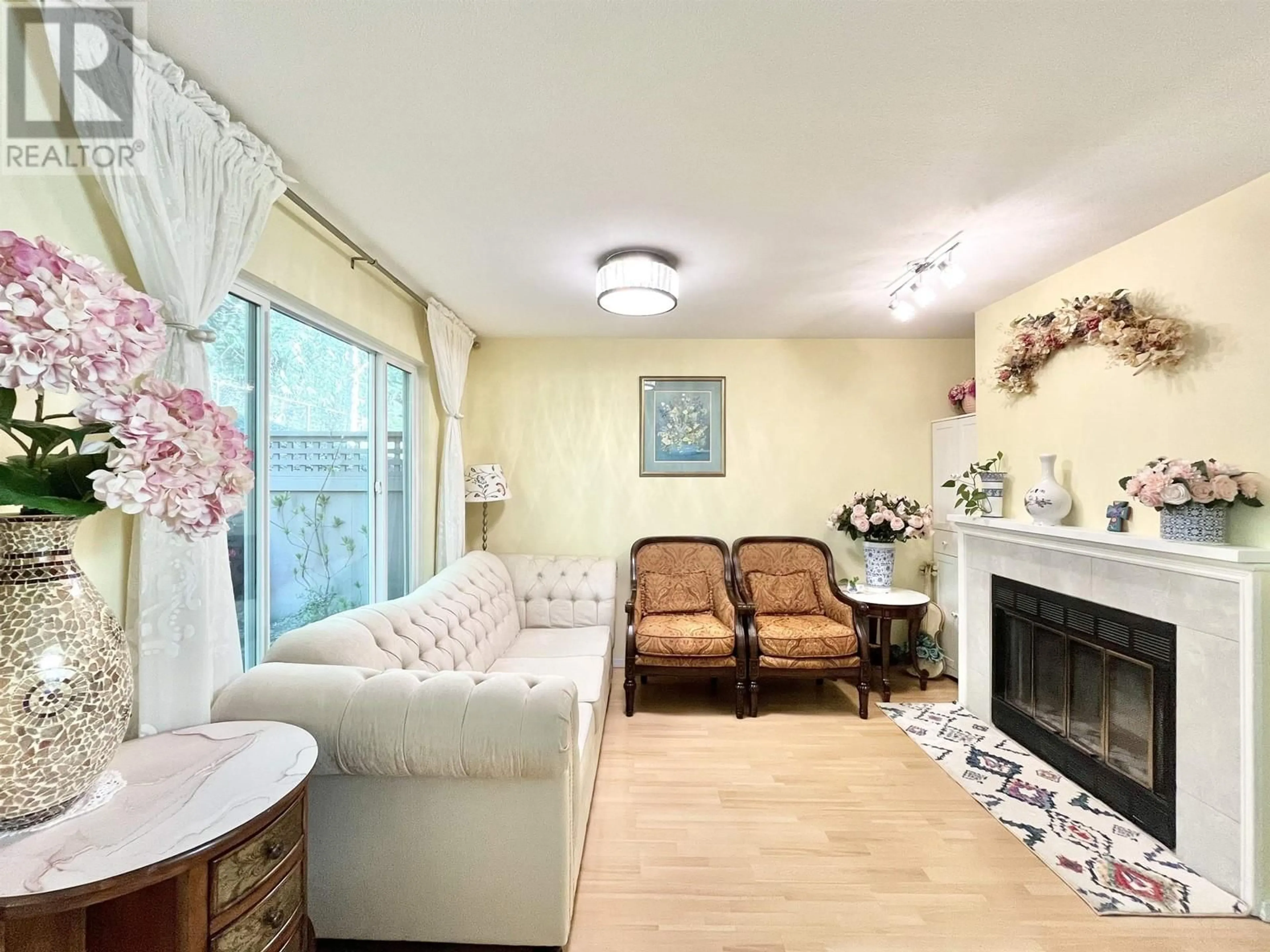 Living room with furniture, unknown for 22 - 2736 ATLIN PLACE, Coquitlam British Columbia V3C5T2