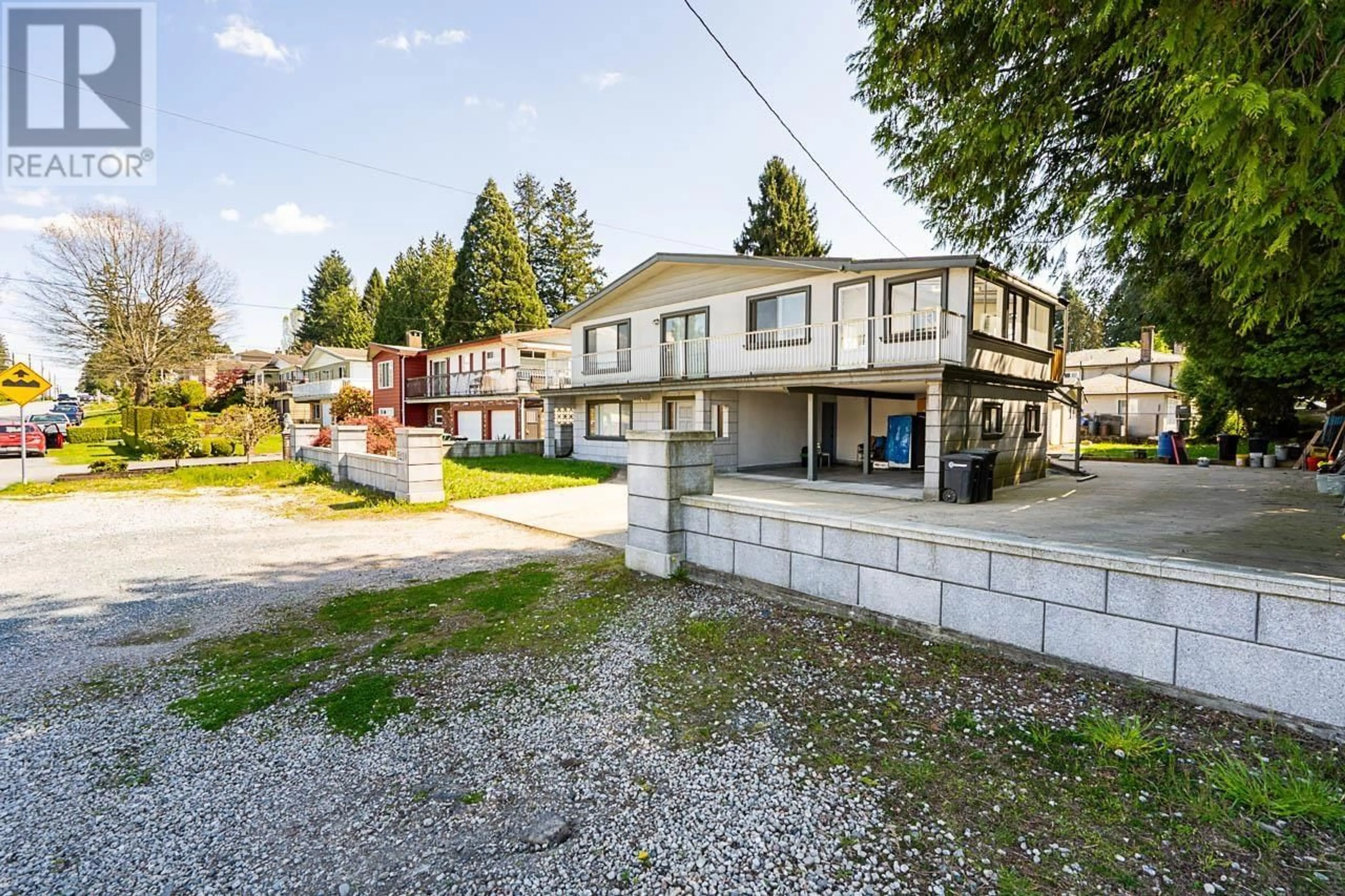 Patio, street for 5210 LAUREL STREET, Burnaby British Columbia V5G1N2