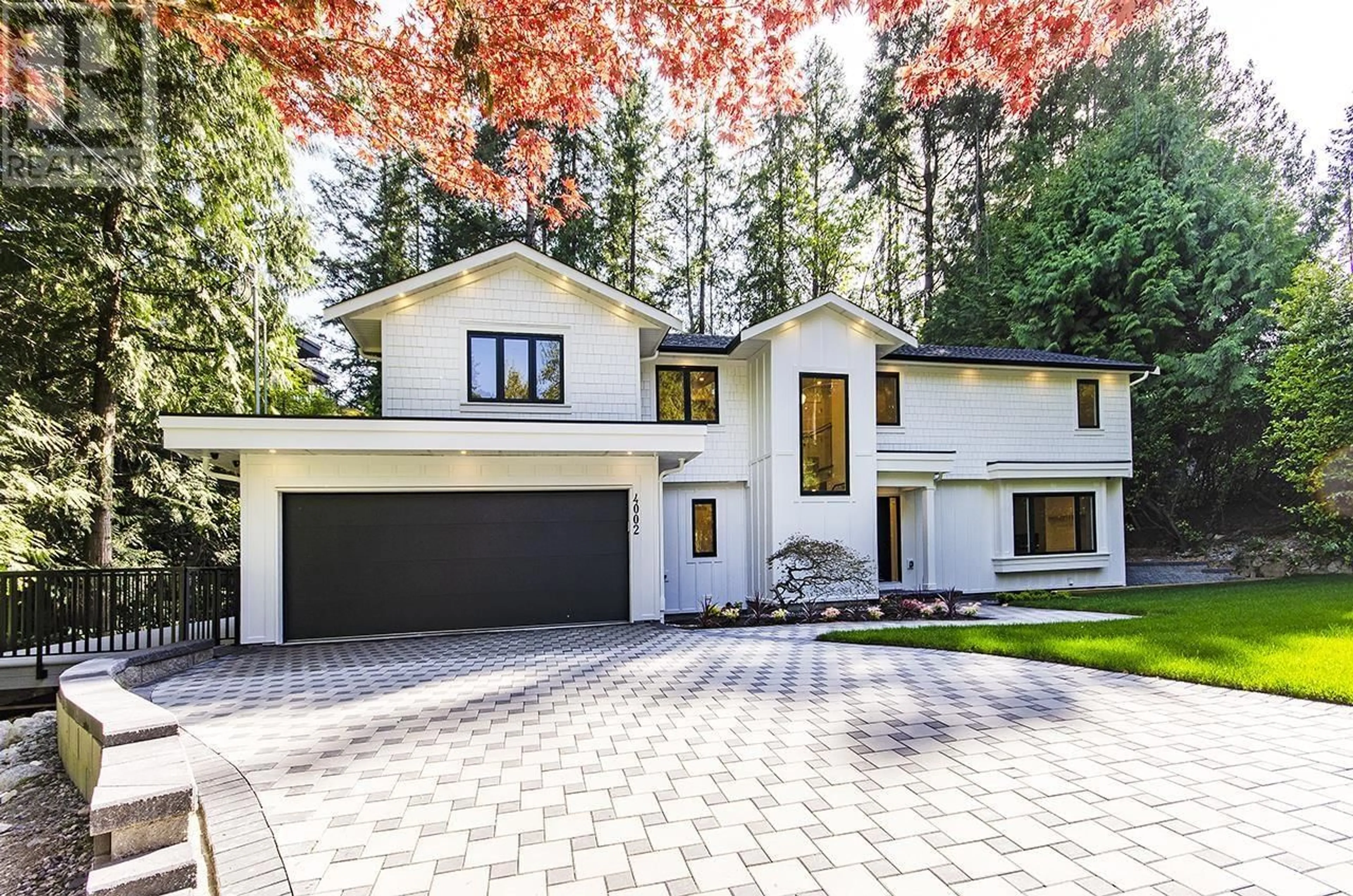 Home with vinyl exterior material, street for 4002 BAYRIDGE AVENUE, West Vancouver British Columbia V7V3J5