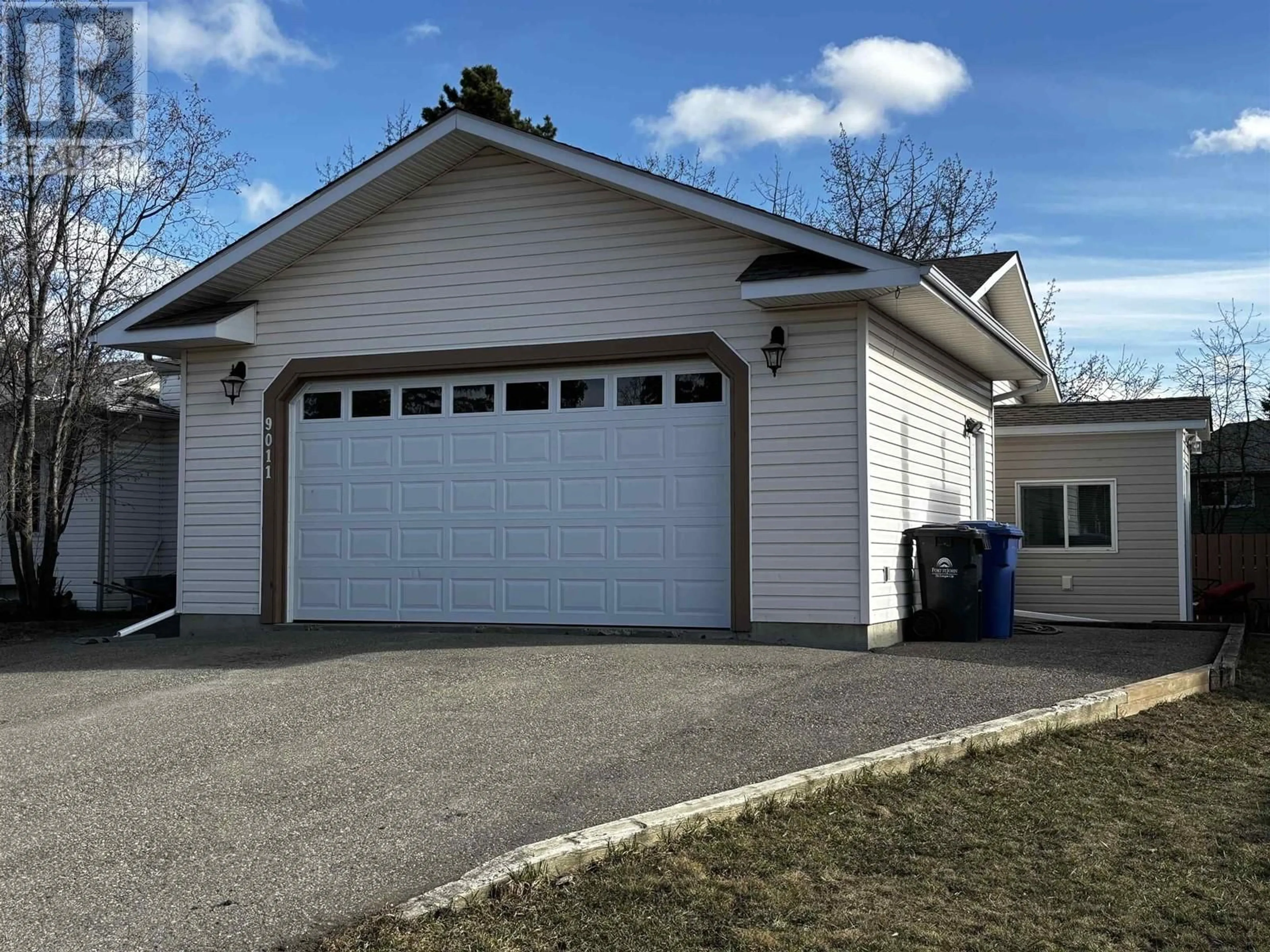 Indoor garage for 9011 99 AVENUE, Fort St. John British Columbia V1J5S2