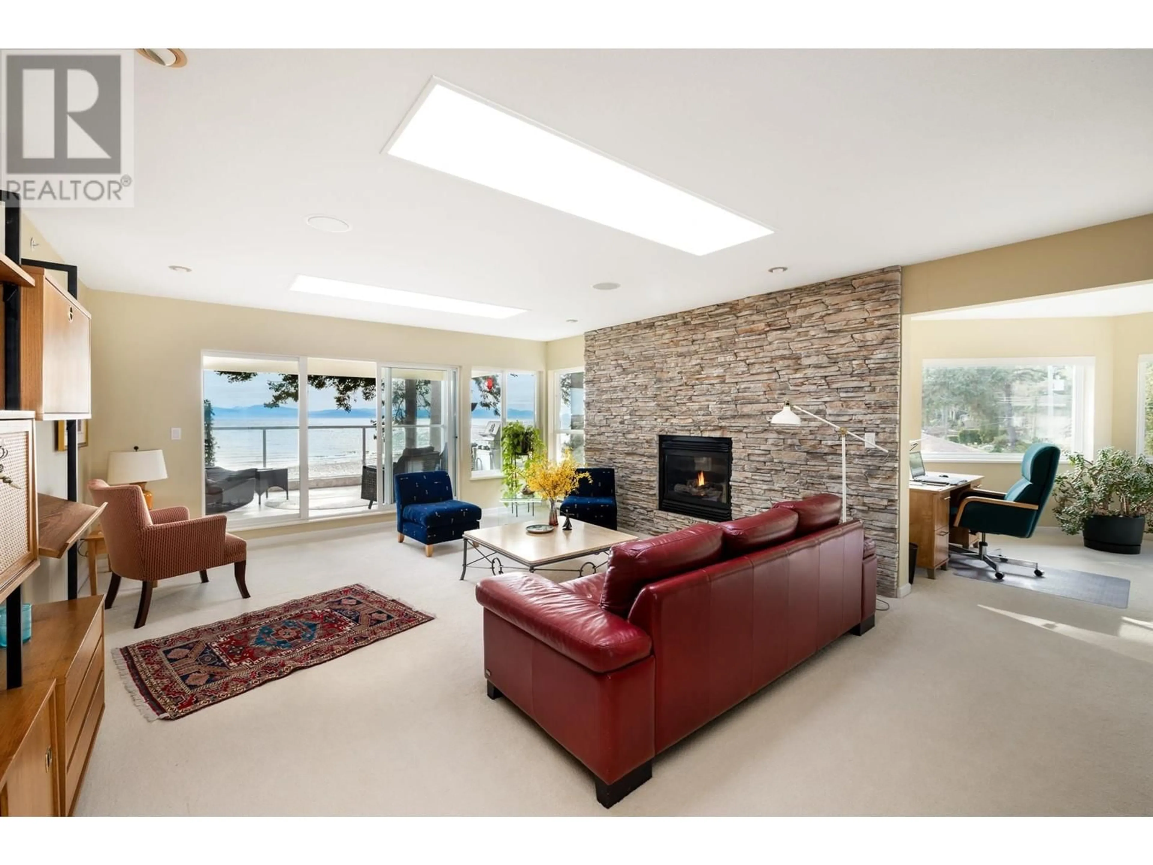 Living room with furniture, unknown for 214 - 1585 FIELD ROAD, Sechelt British Columbia V7Z0H1