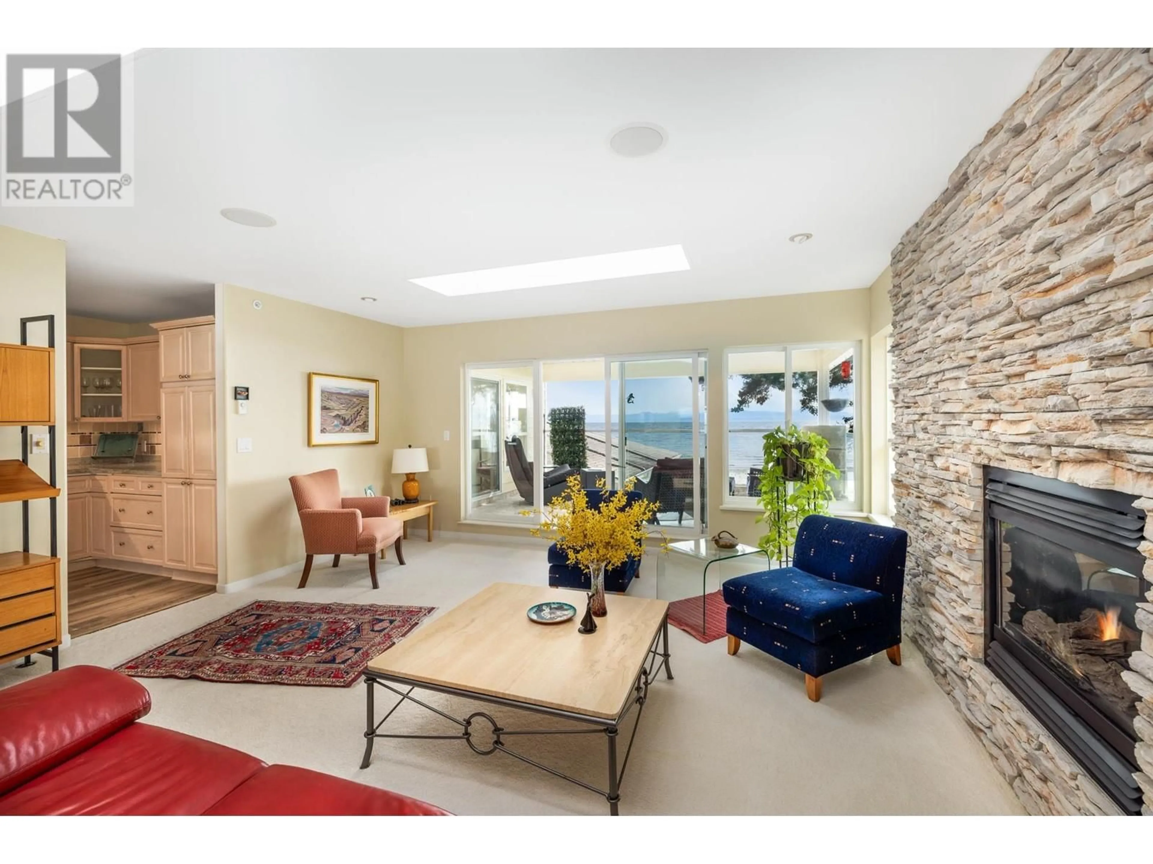 Living room with furniture, unknown for 214 - 1585 FIELD ROAD, Sechelt British Columbia V7Z0H1