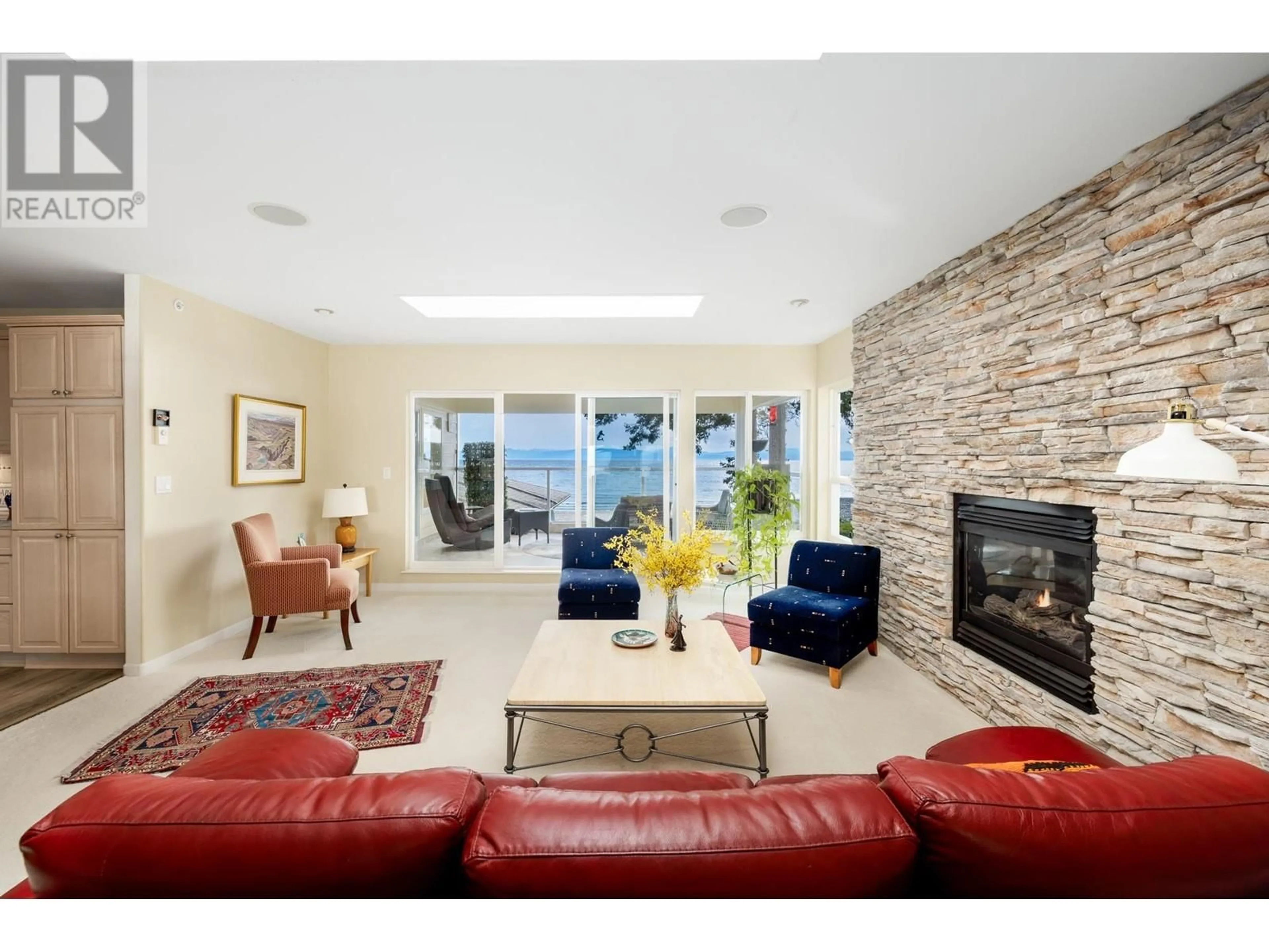 Living room with furniture, ceramic/tile floor for 214 - 1585 FIELD ROAD, Sechelt British Columbia V7Z0H1