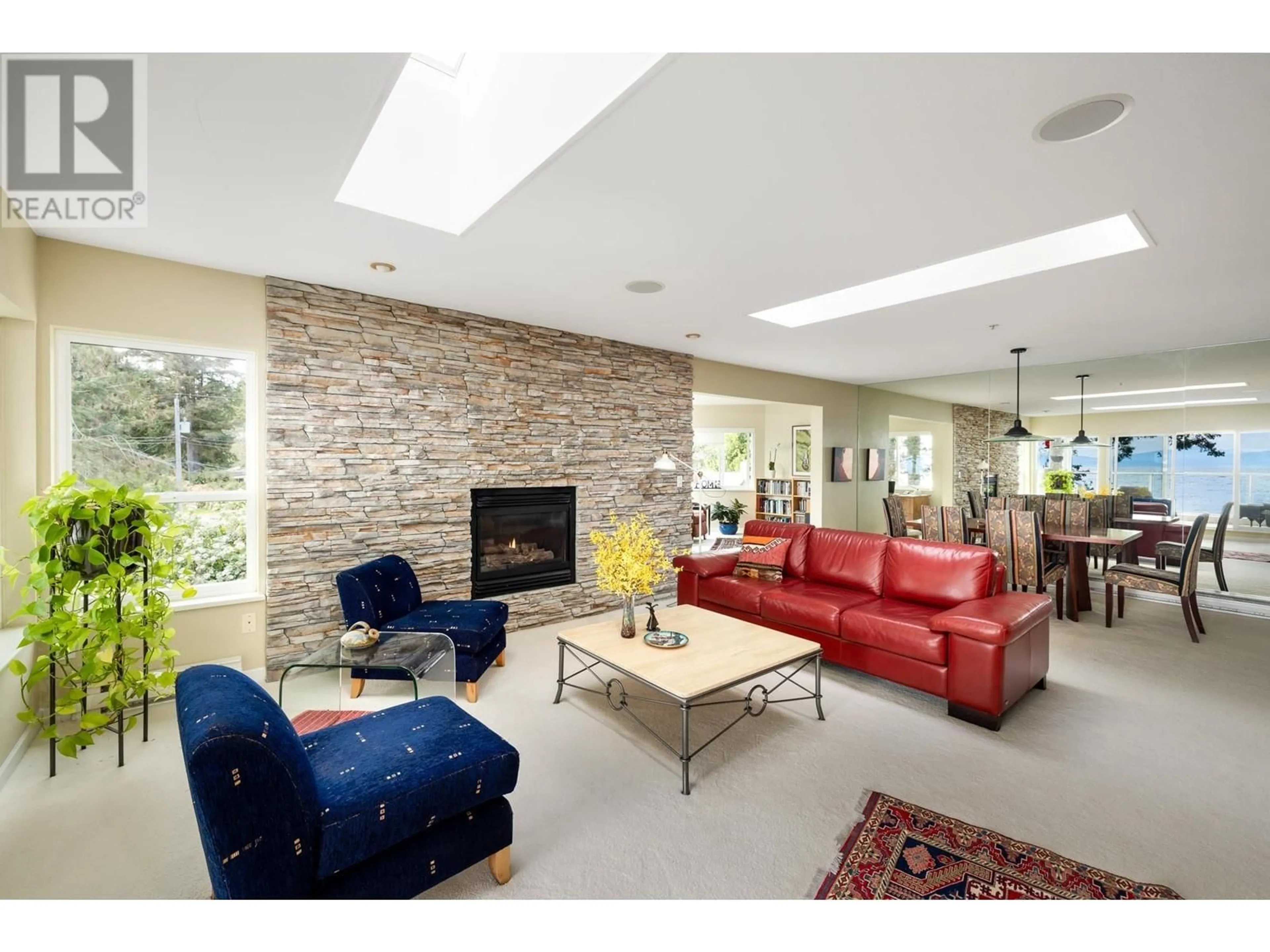 Living room with furniture, ceramic/tile floor for 214 - 1585 FIELD ROAD, Sechelt British Columbia V7Z0H1