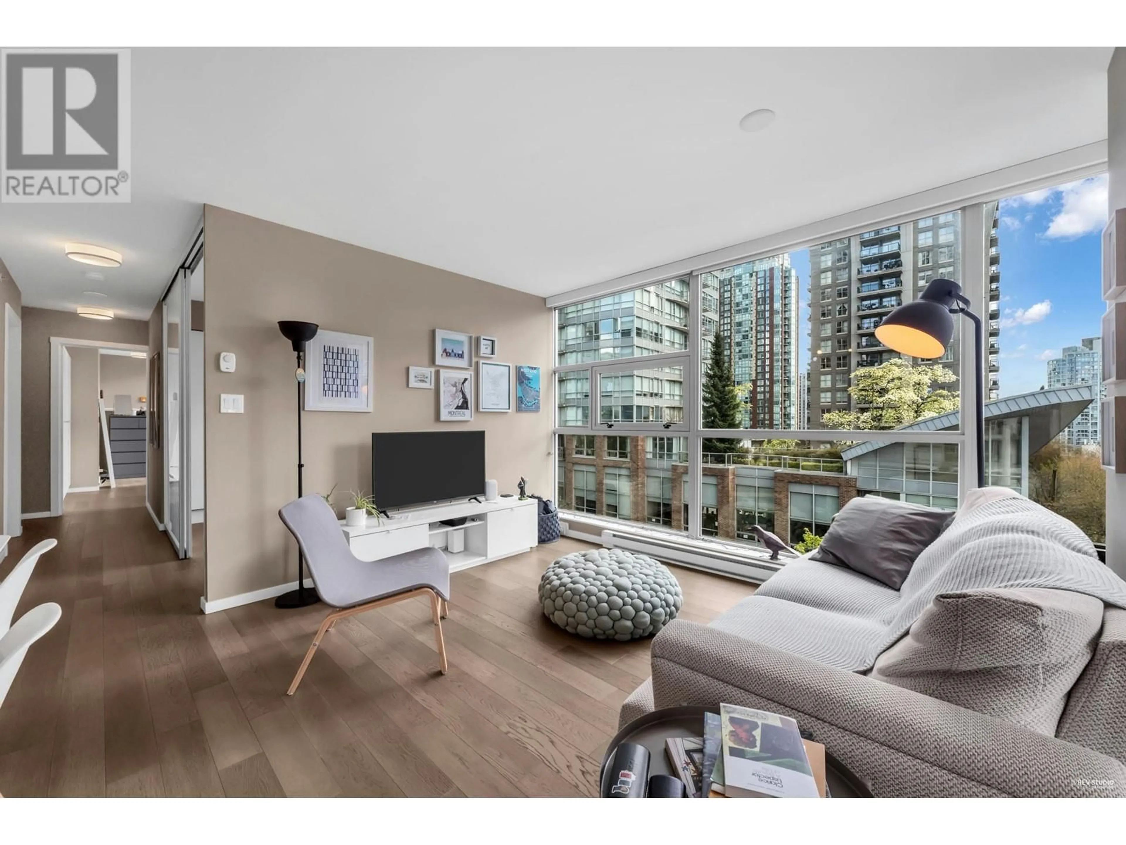 Living room with furniture, unknown for 601 - 999 SEYMOUR STREET, Vancouver British Columbia V6B0M5