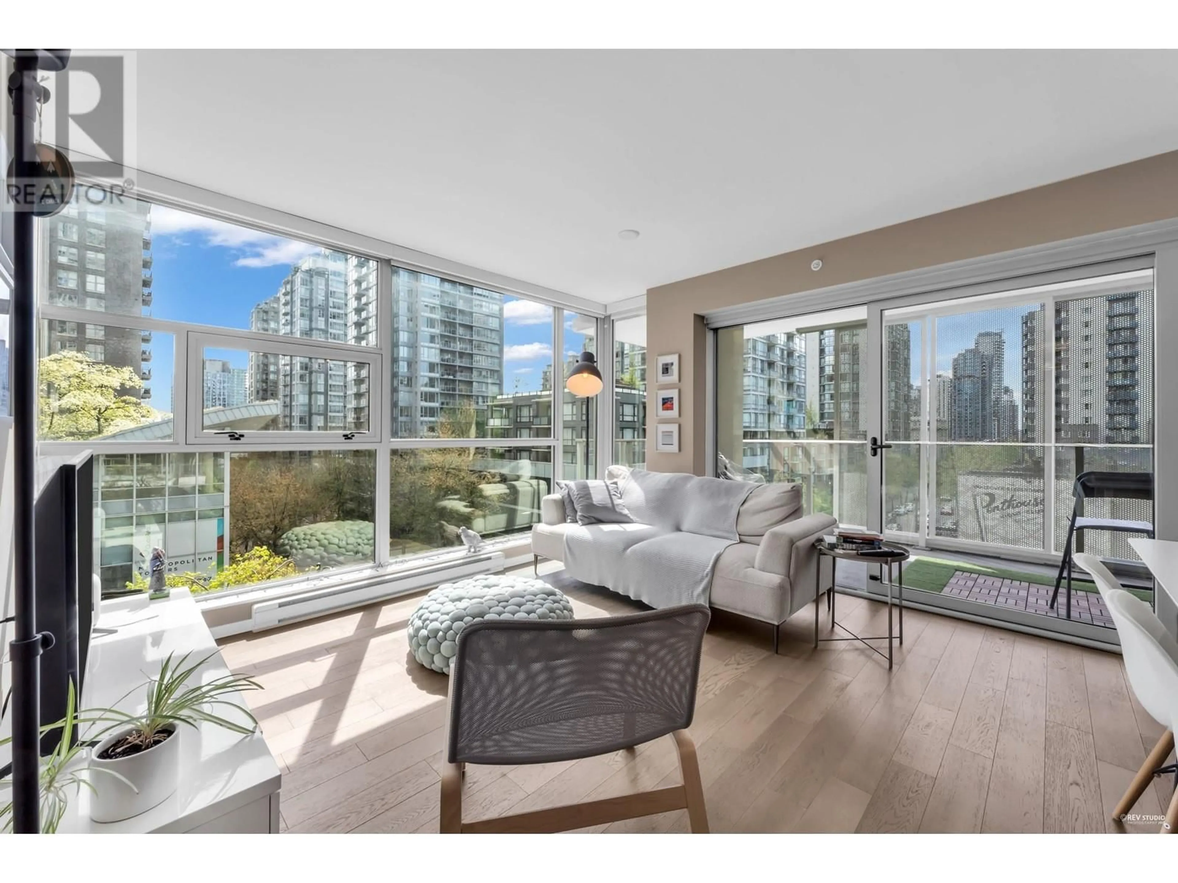 Living room with furniture, unknown for 601 - 999 SEYMOUR STREET, Vancouver British Columbia V6B0M5