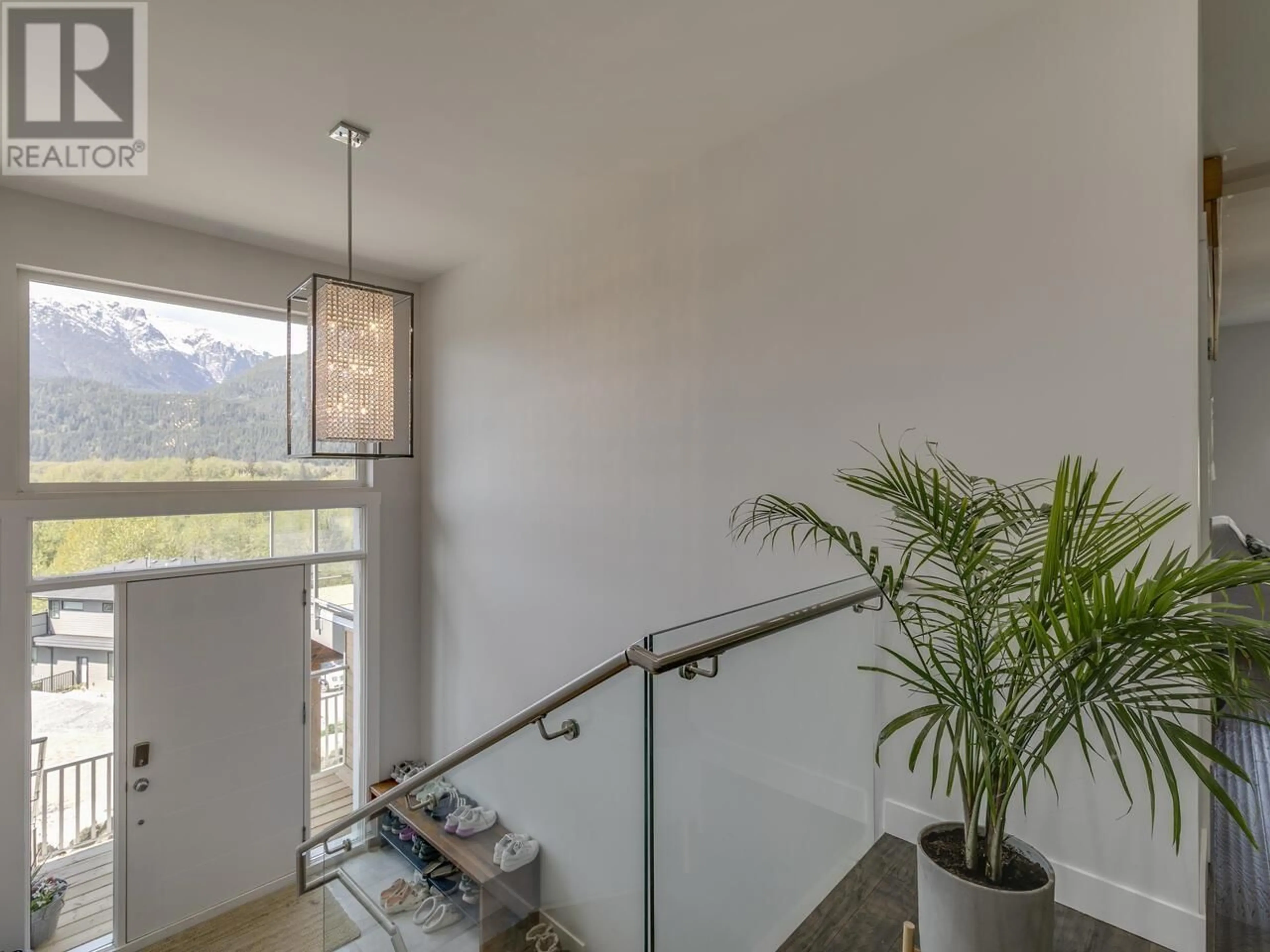 Indoor foyer for 41230 ROCKRIDGE PLACE, Squamish British Columbia V8B0S4